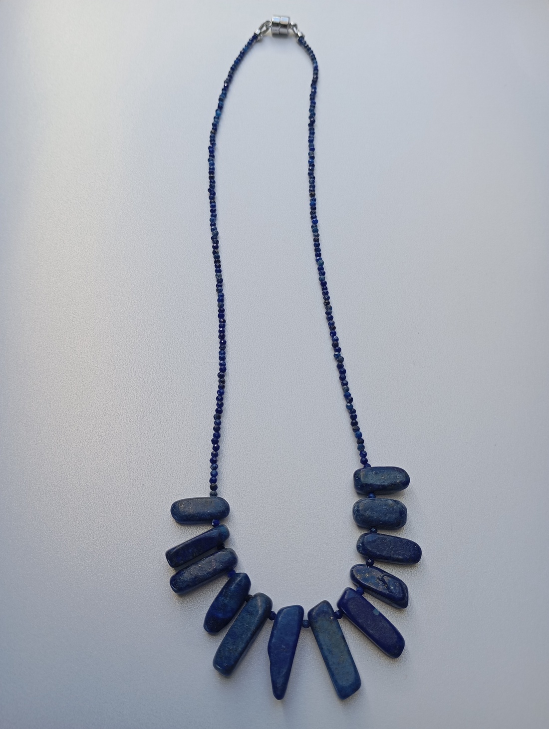 Colier cu Lapis Lazuli si inchidere magnetica - bijuterii - coliere - coliere din mărgele - Artynos.ro