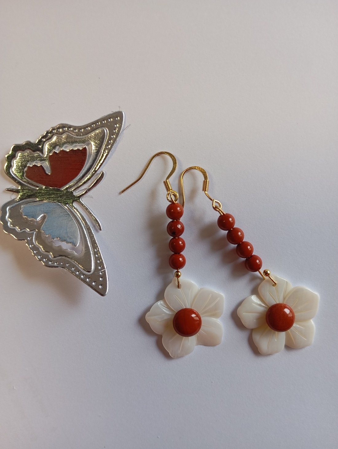 Cercei cu Sidef si Jasp rosu caramiziu - bijuterii - cercei - cercei din pietre semiprețioase - Artynos.ro