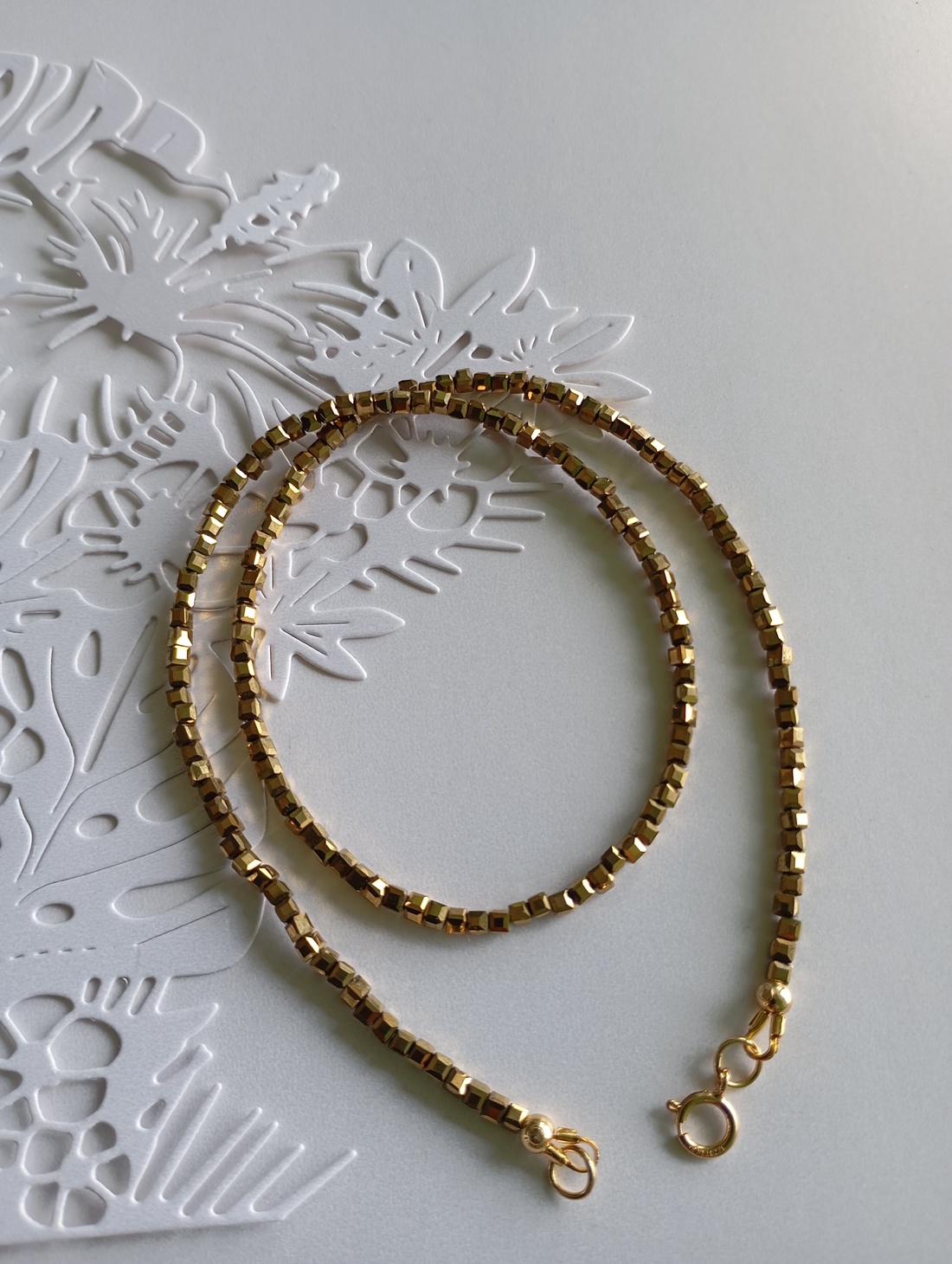 Coluer cu Hematit auriu 3mm cu inchizatoare placata cu aur gold filled - bijuterii - coliere - coliere din pietre semiprețioase - Artynos.ro