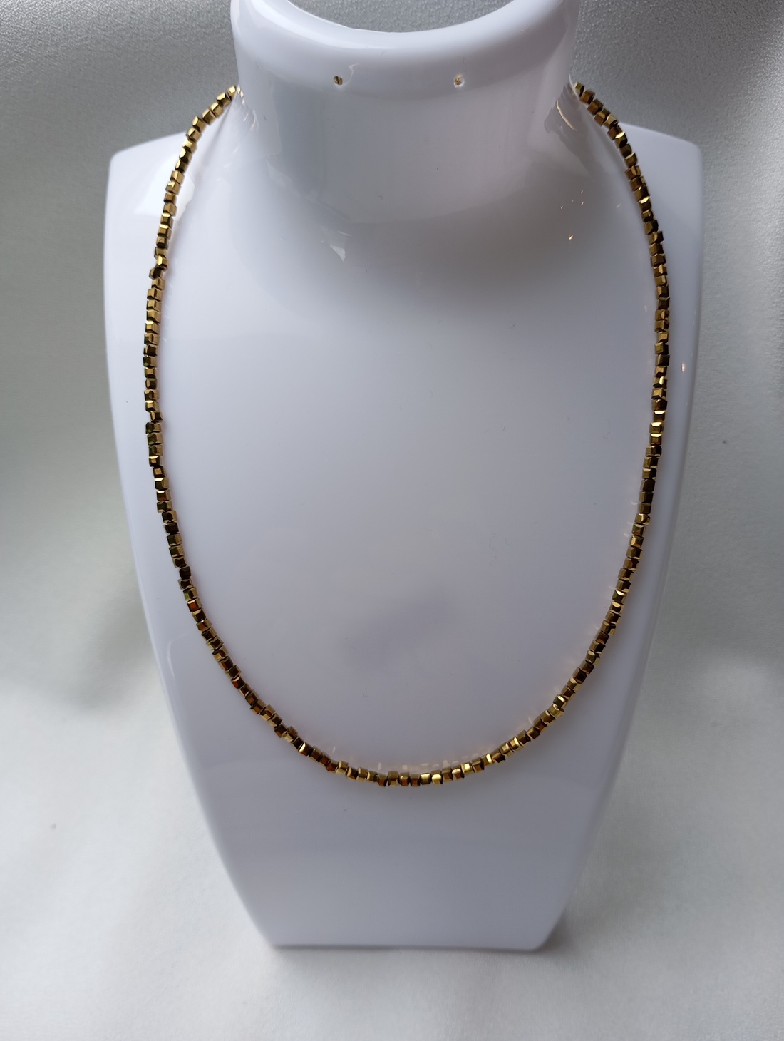 Coluer cu Hematit auriu 3mm cu inchizatoare placata cu aur gold filled - bijuterii - coliere - coliere din pietre semiprețioase - Artynos.ro