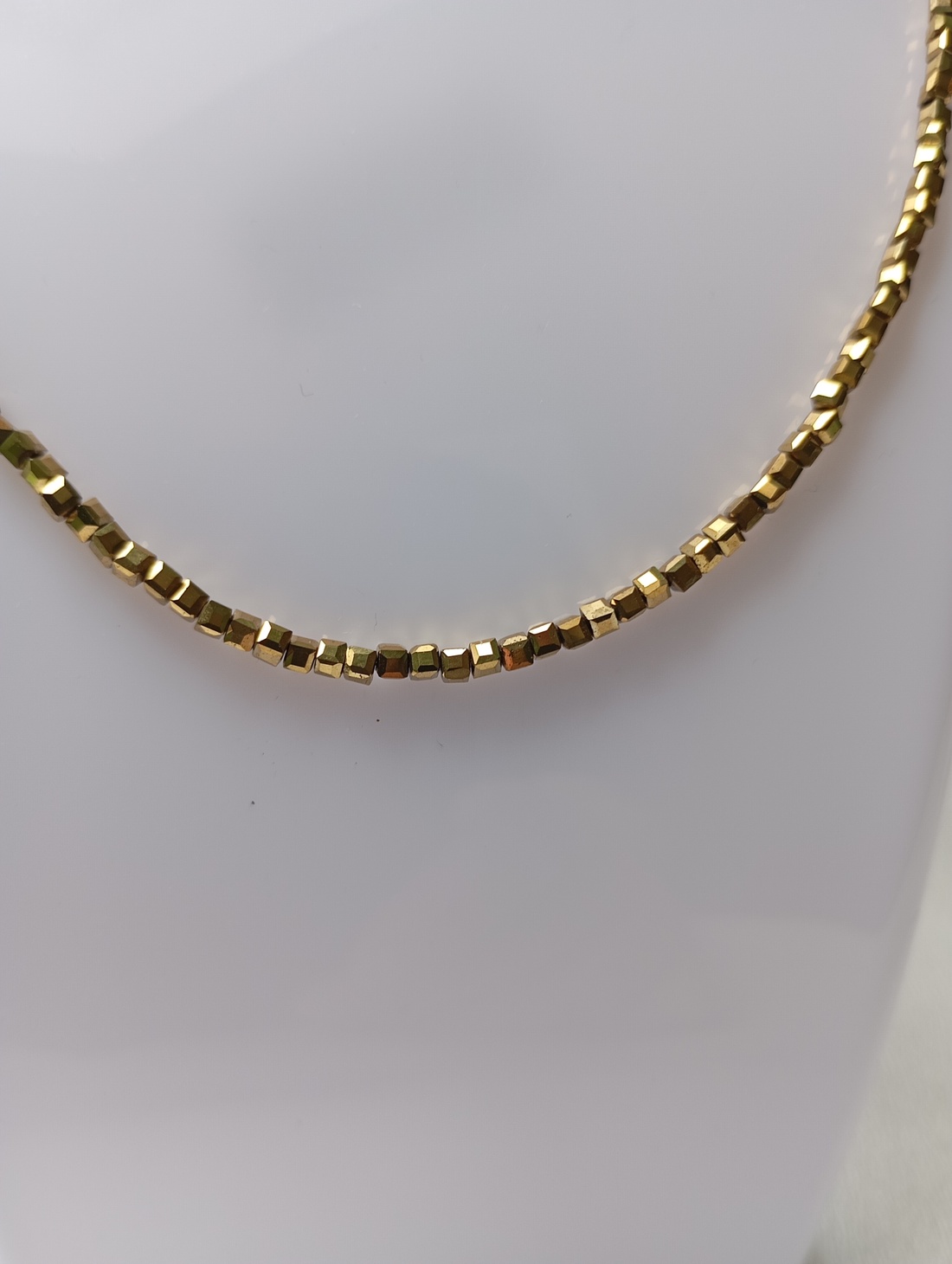 Coluer cu Hematit auriu 3mm cu inchizatoare placata cu aur gold filled - bijuterii - coliere - coliere din pietre semiprețioase - Artynos.ro