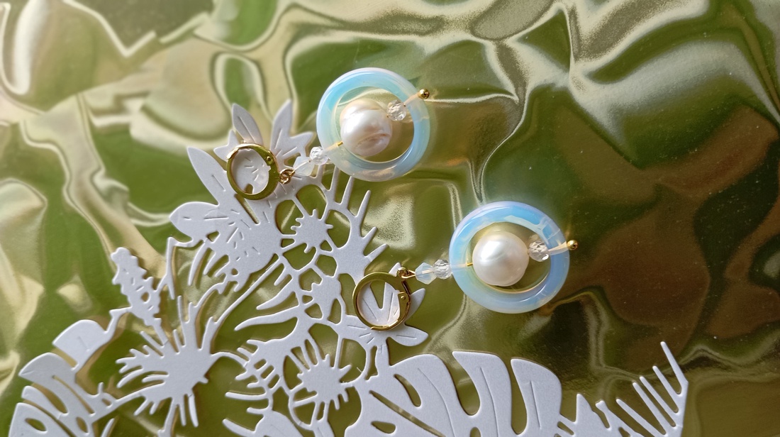 Cercei cu cerc de Opal 2cm, perla de cultura si cubic zirconia, tortite placate cu aur 18K - bijuterii - cercei - cercei din pietre semiprețioase - Artynos.ro