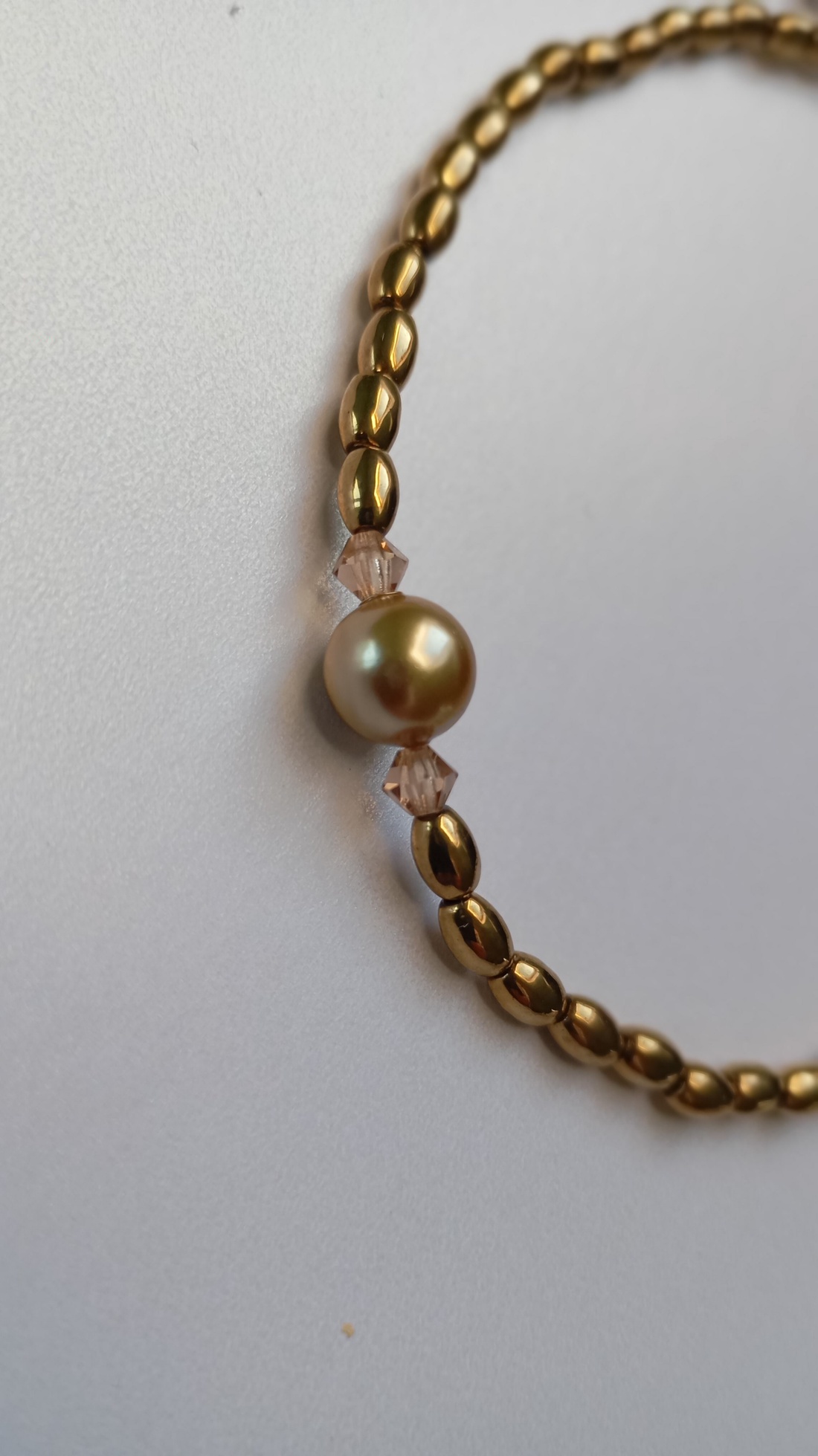 Colier rafinat auriu cu Hematit, Perla de Mallorca si Swarovski - bijuterii - coliere - coliere din mărgele - Artynos.ro