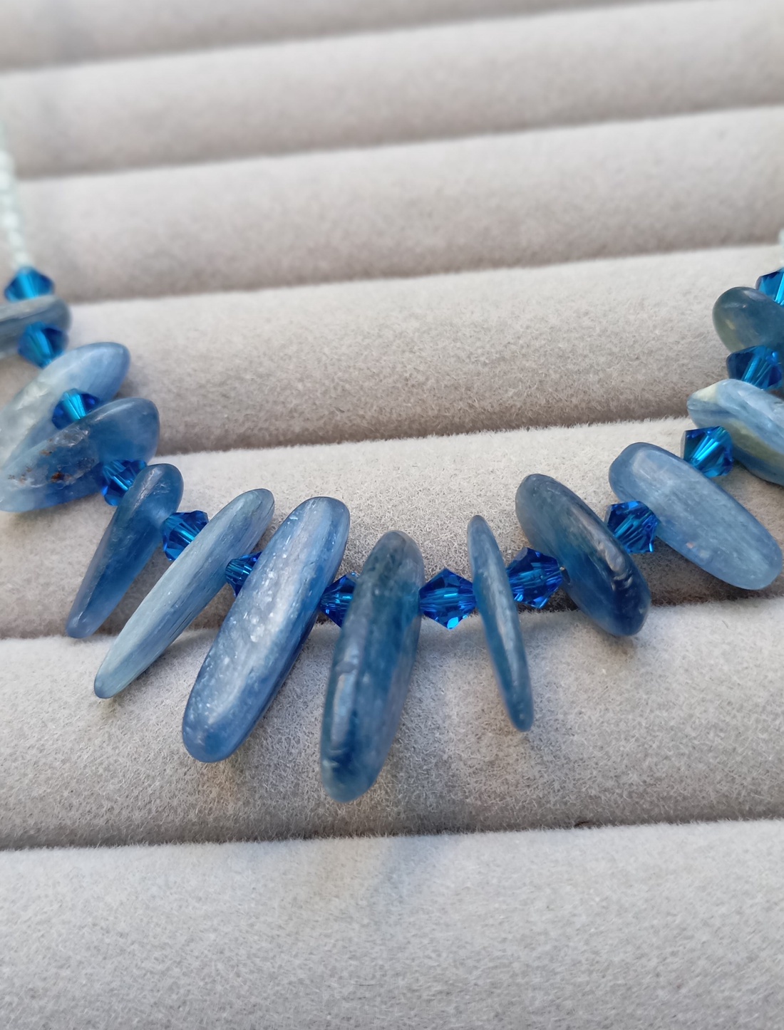 Set albastru energizant cu Kyanit, Topaz si Swarovski - bijuterii - seturi de bijuterii - Artynos.ro