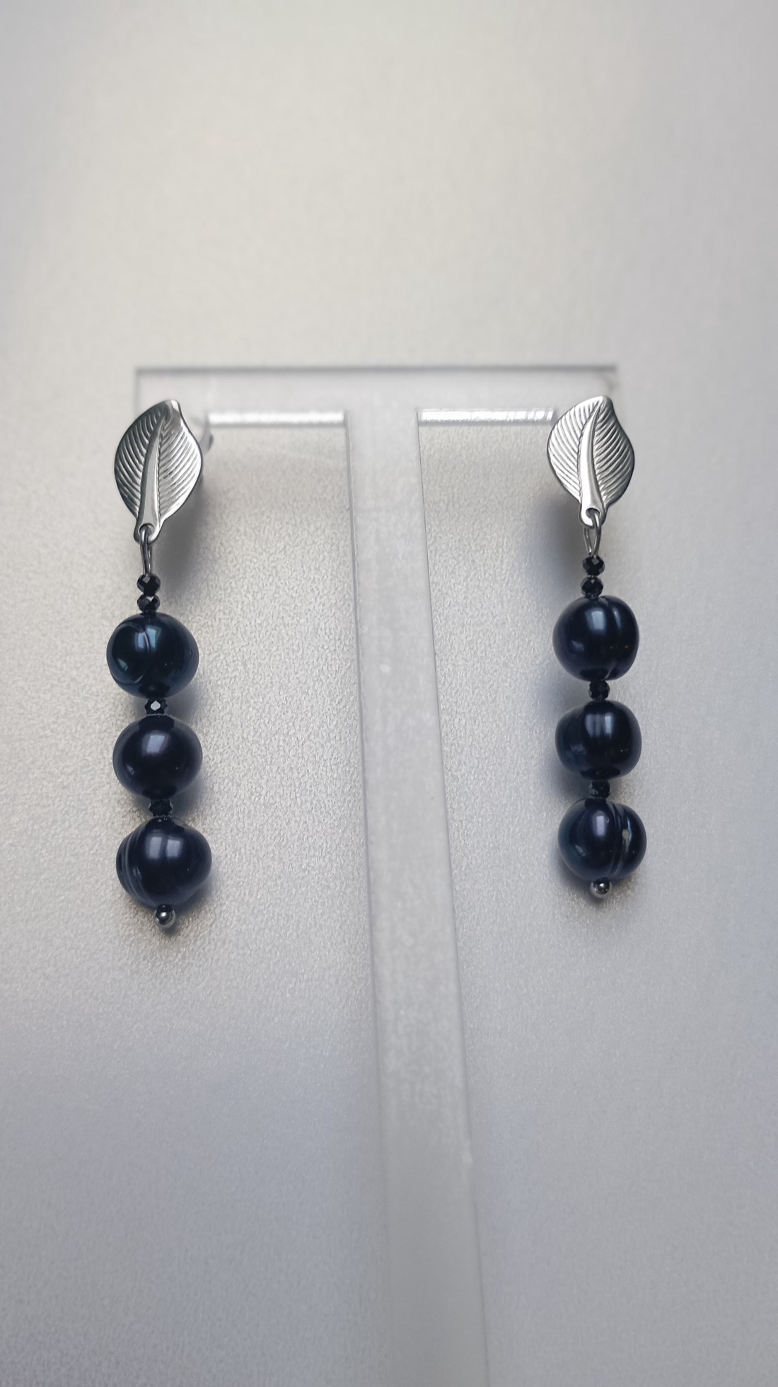 Cercei rebeli cu Perle negre 6-7mm si cubic zirconiu fatetat - bijuterii - cercei - cercei din perle - Artynos.ro
