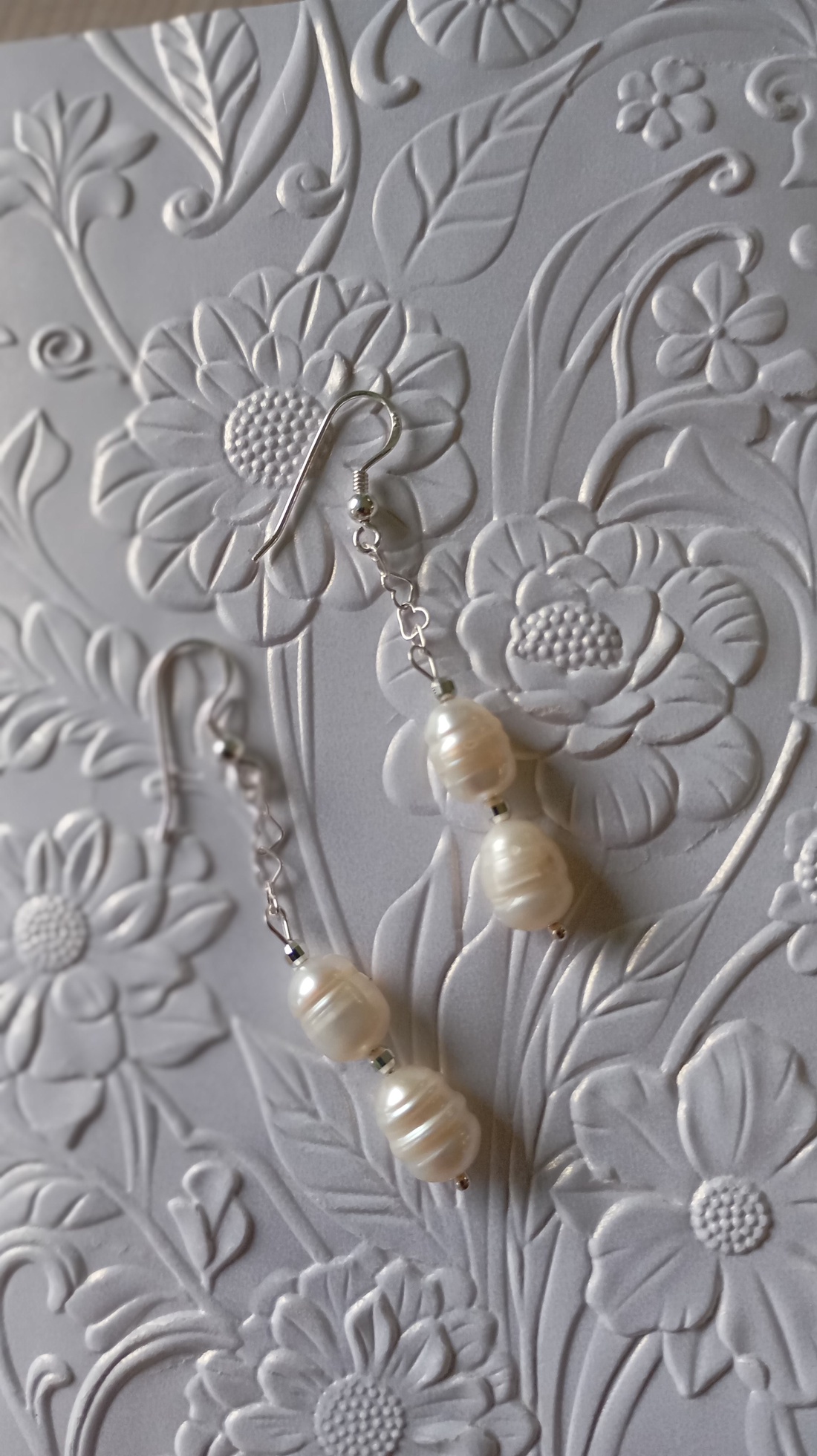 Set cercei si bratara Argint si Perle albe 10 cu 8 mm eleganta atemporala - bijuterii - seturi de bijuterii - Artynos.ro