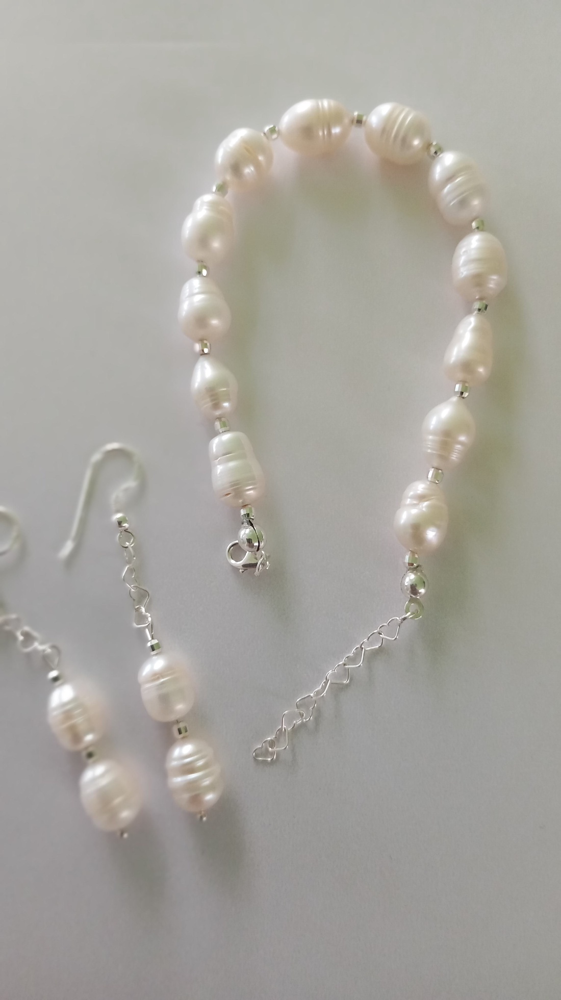 Set cercei si bratara Argint si Perle albe 10 cu 8 mm eleganta atemporala - bijuterii - seturi de bijuterii - Artynos.ro