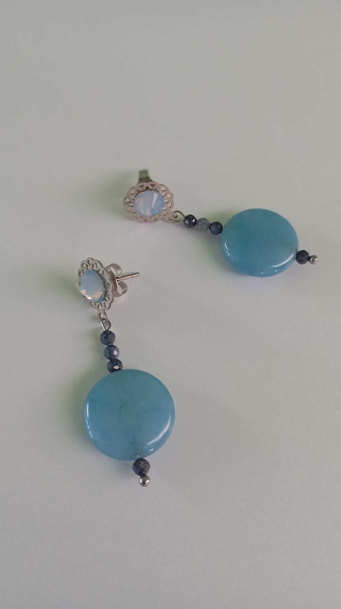 Cercei albastri cer senin cu Calcedonie, Safir si Swarovski - bijuterii - cercei - cercei din pietre semiprețioase - Artynos.ro