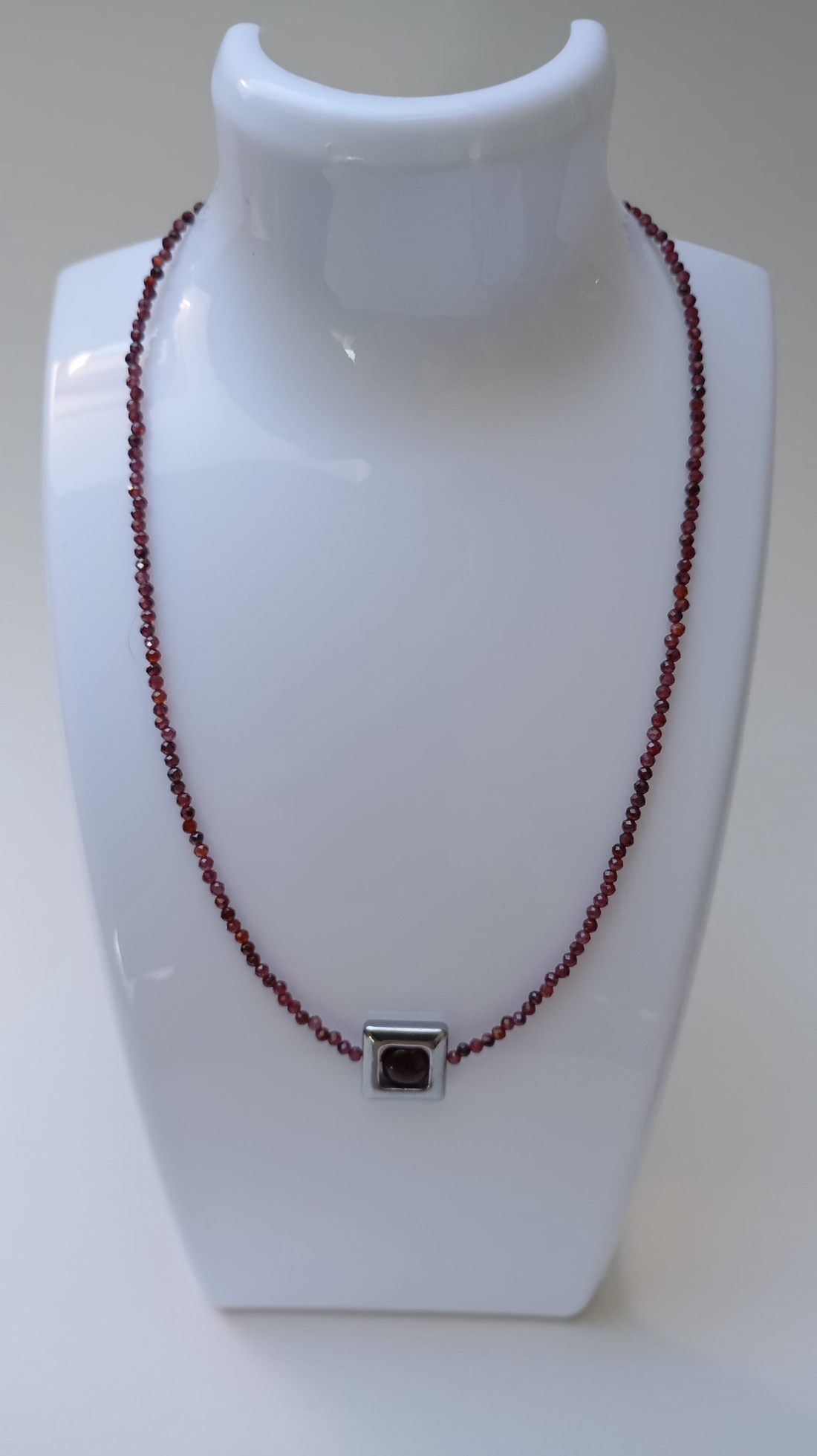 Set bijuterii cu Granat, Hematit si tortite placate cu argint 925 - bijuterii - seturi de bijuterii - Artynos.ro