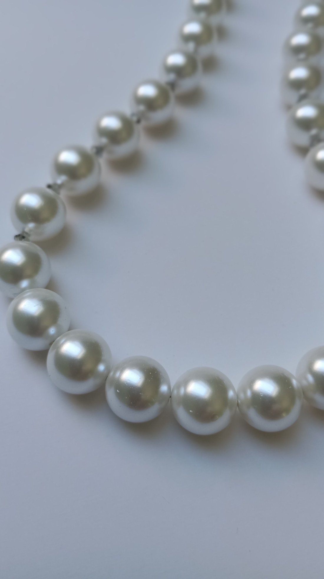 Set bijuterii Scoica alba perlata si Swarovski Vitrail Light, potrivit pentru mireasa - bijuterii - seturi de bijuterii - Artynos.ro