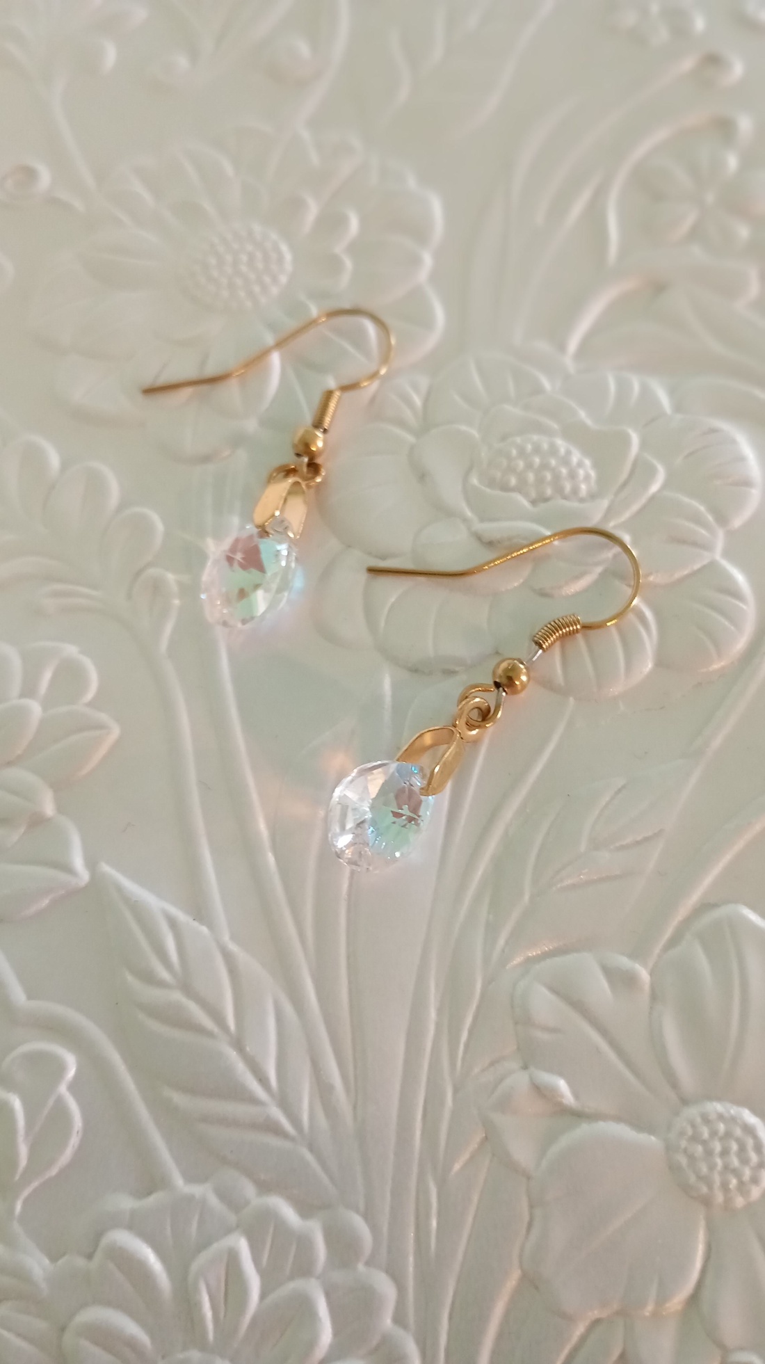 Cercei placati cu aur 18K si Swarovski Aurore Boreale Bleu - bijuterii - cercei - cercei lungi - Artynos.ro