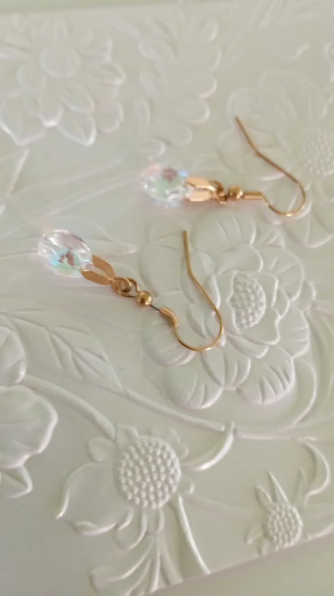 Cercei placati cu aur 18K si Swarovski Aurore Boreale Bleu - bijuterii - cercei - cercei lungi - Artynos.ro