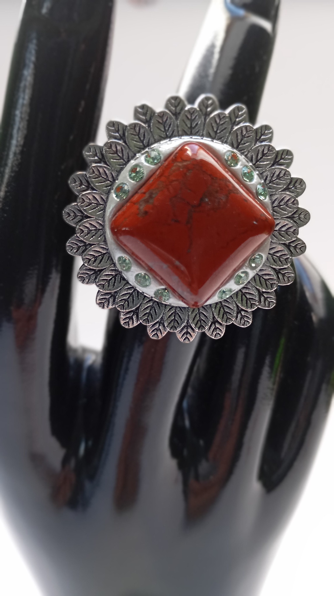 Inel Floare argintie 3.5cm cu Jasp rosu si Swarovski - bijuterii - inele - inele cu pietre semiprețioase - Artynos.ro