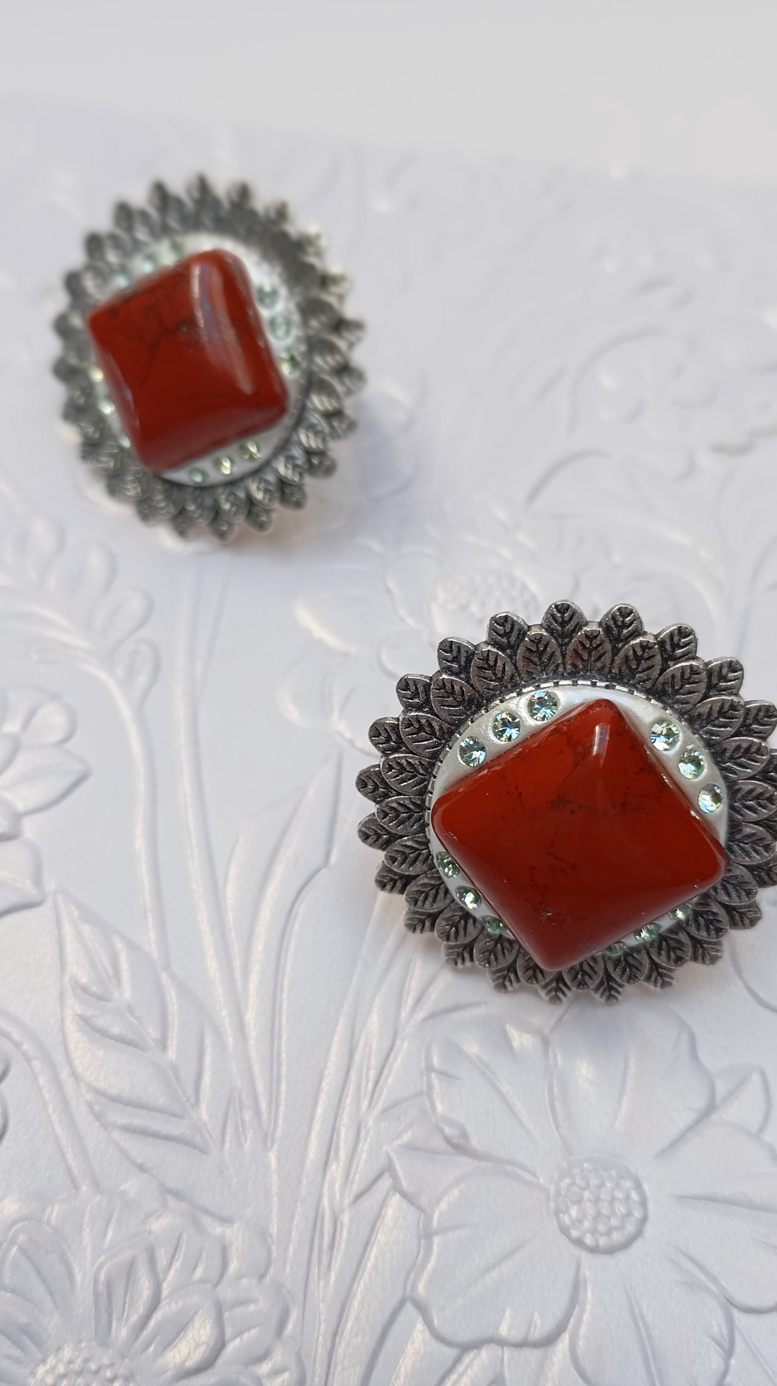 Inel Floare argintie 3.5cm cu Jasp rosu si Swarovski - bijuterii - inele - inele cu pietre semiprețioase - Artynos.ro