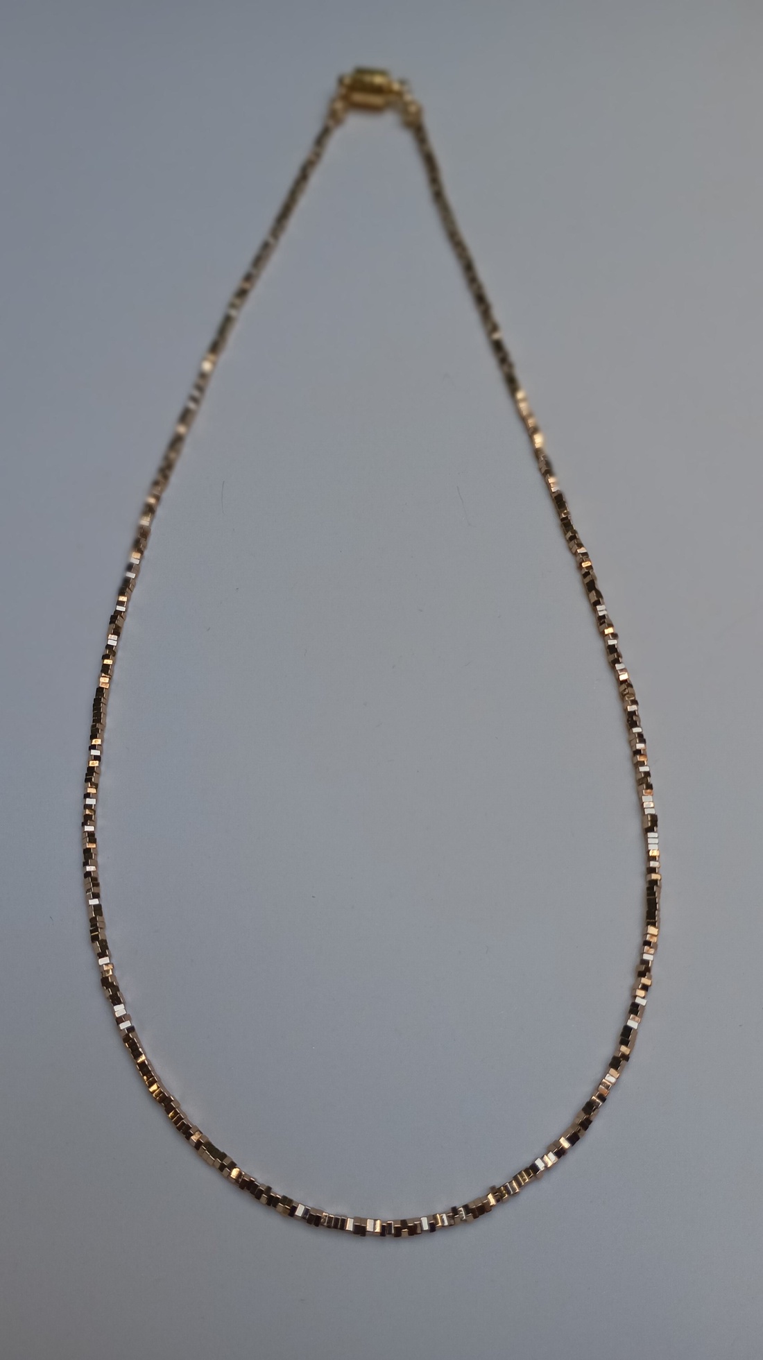 Colier Hematit auriu 1mm, 44 cm, foarte fin - bijuterii - coliere - coliere din pietre semiprețioase - Artynos.ro