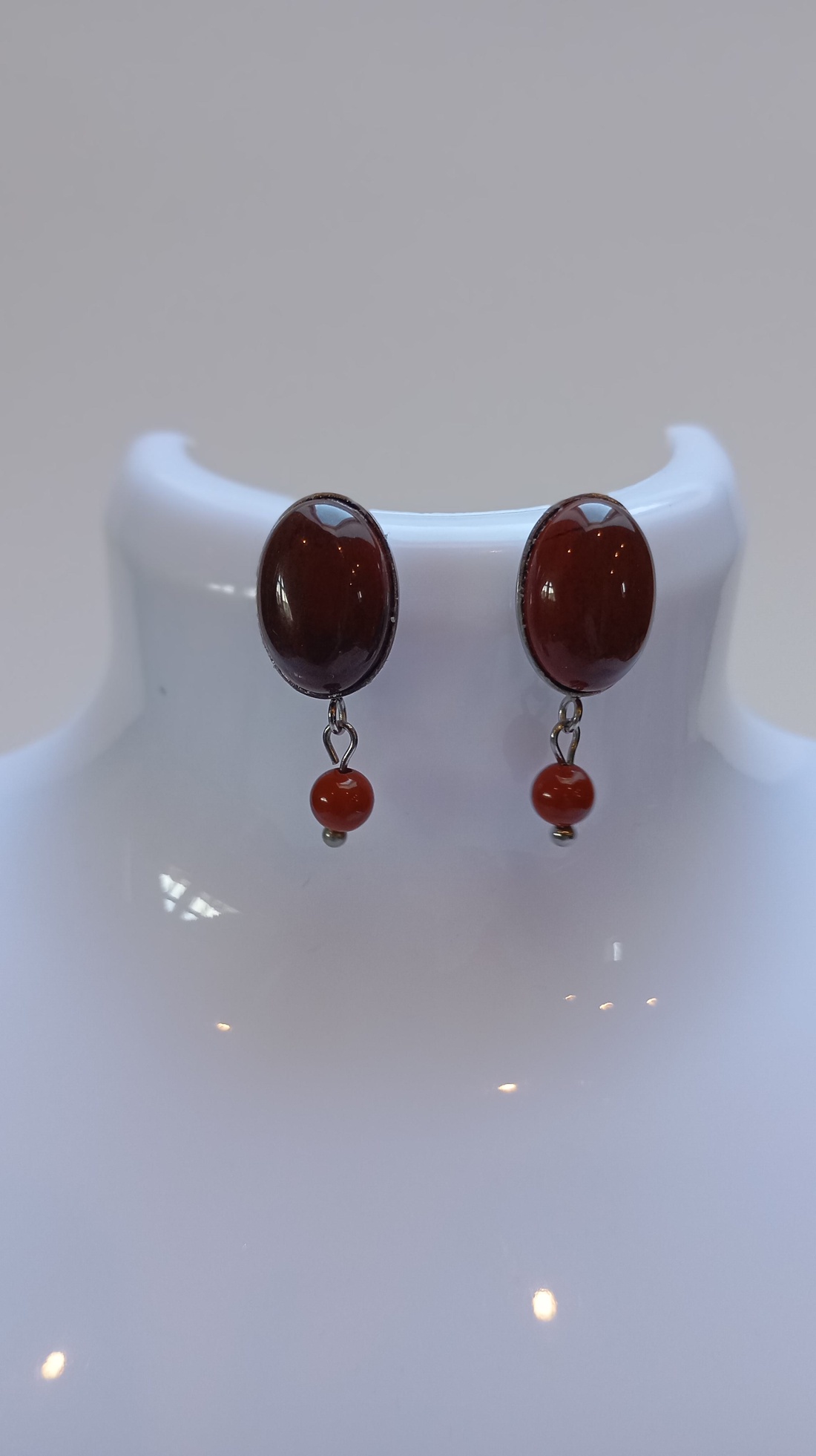 Cercei retro cu Jasp rosu 10x14mm - bijuterii - cercei - cercei din pietre semiprețioase - Artynos.ro
