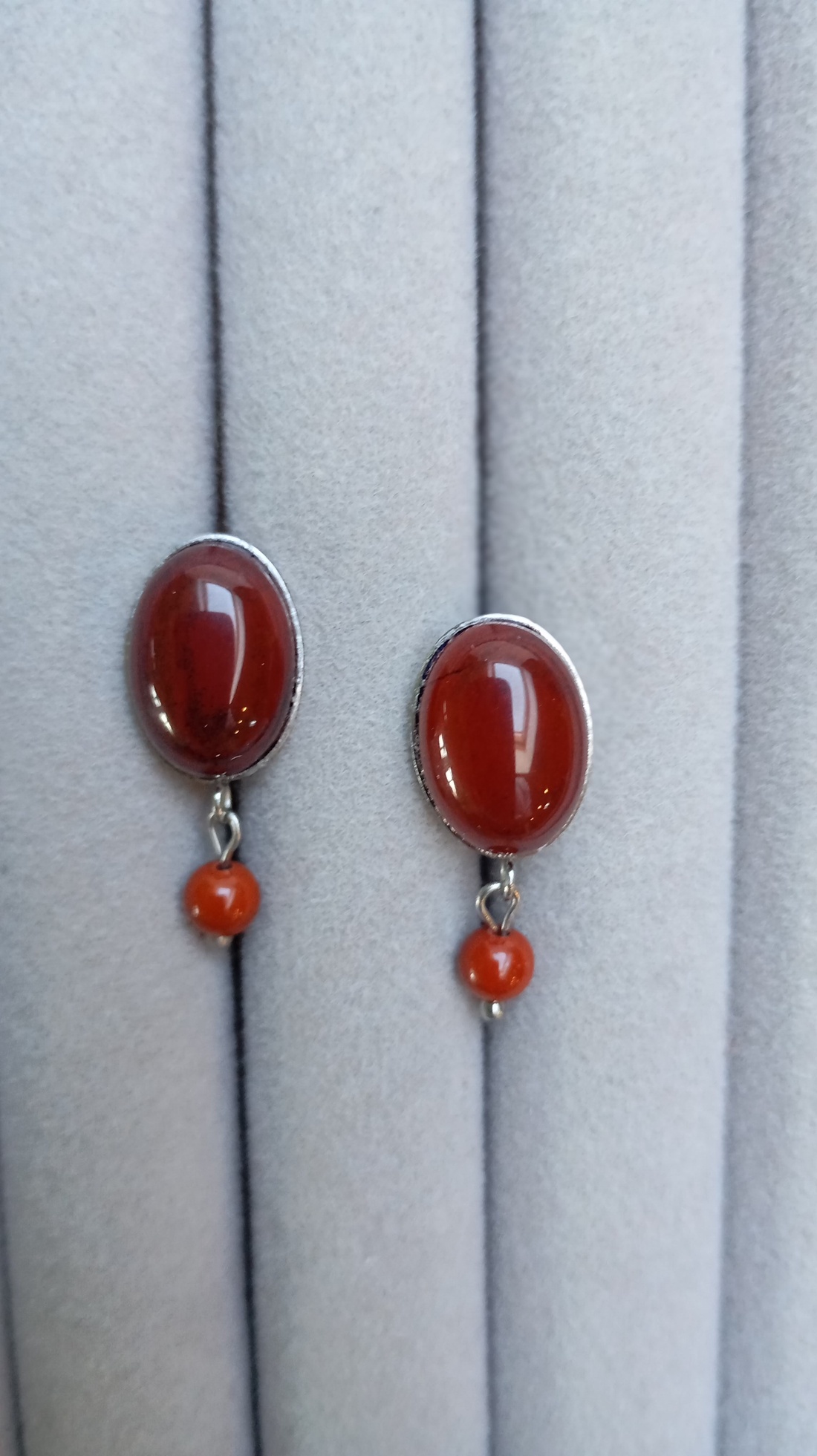 Cercei retro cu Jasp rosu 10x14mm - bijuterii - cercei - cercei din pietre semiprețioase - Artynos.ro