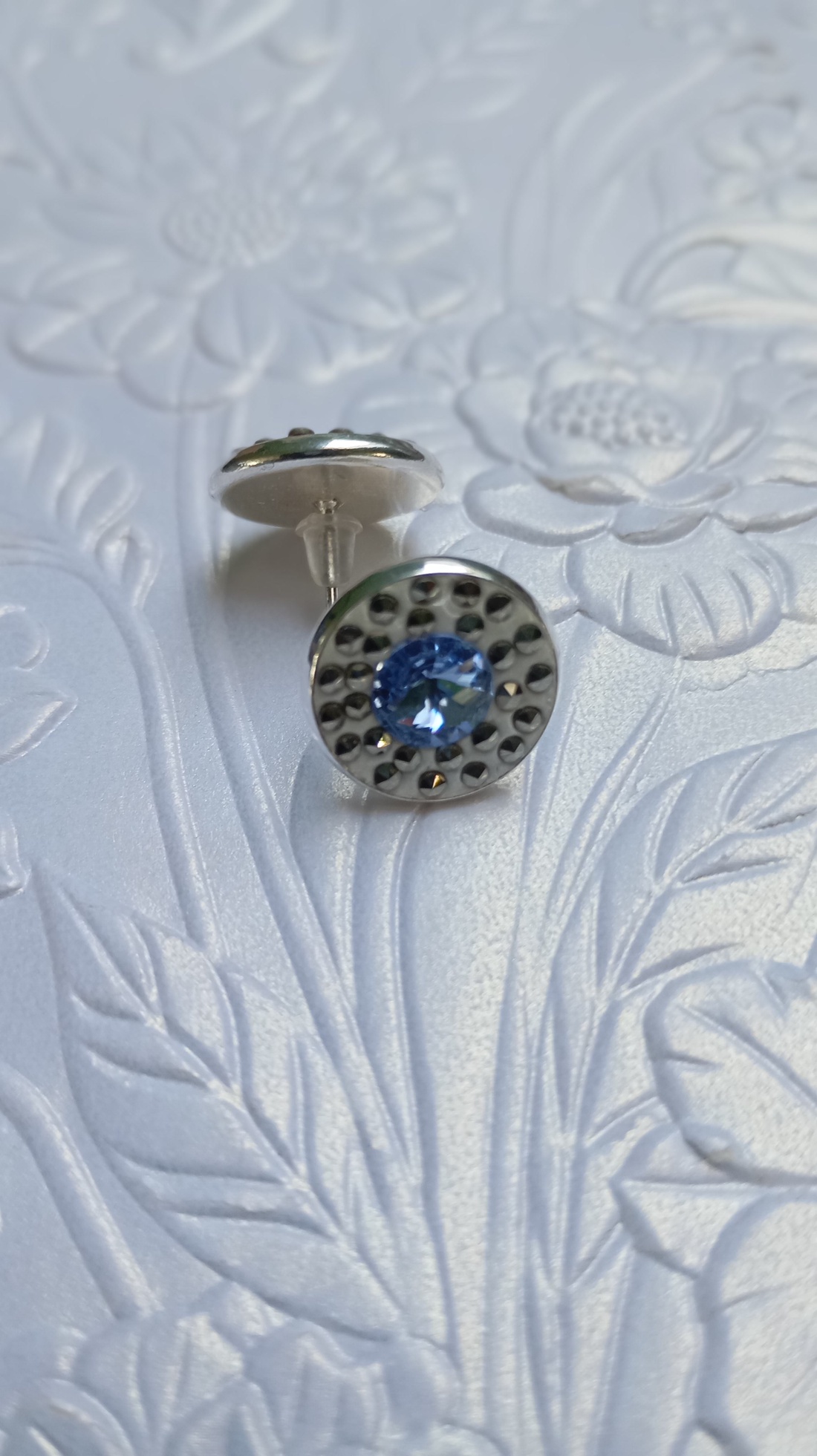 Cercei cu cristal Swarovski Blue Saphhire 6mm si marcasite 1.2mm - bijuterii - cercei - cercei din mărgele - Artynos.ro