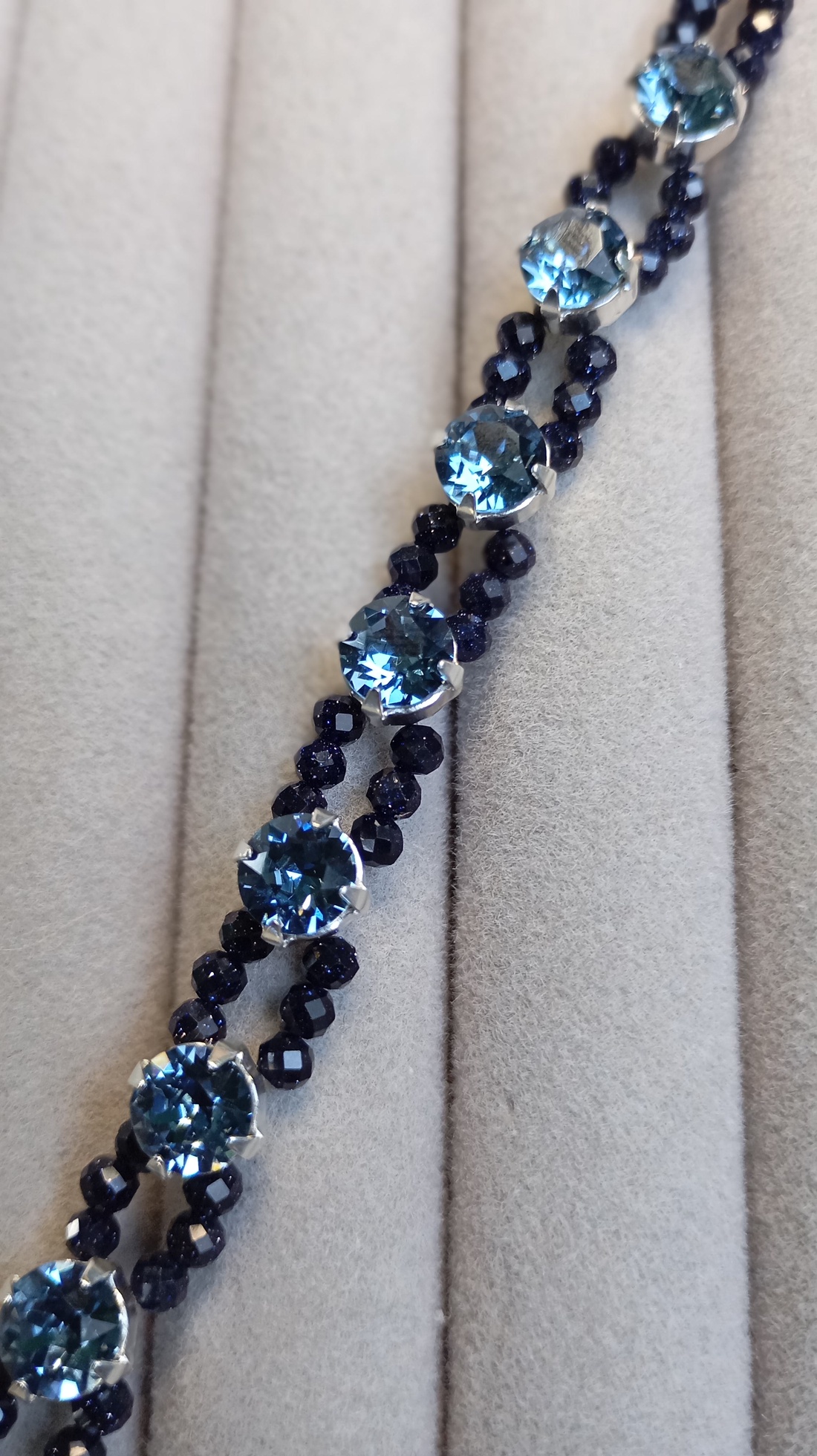 Bratara cu Piatra Soarelui si cristale Swarovski Montana  - bijuterii - brățări - brățări din mărgele - Artynos.ro