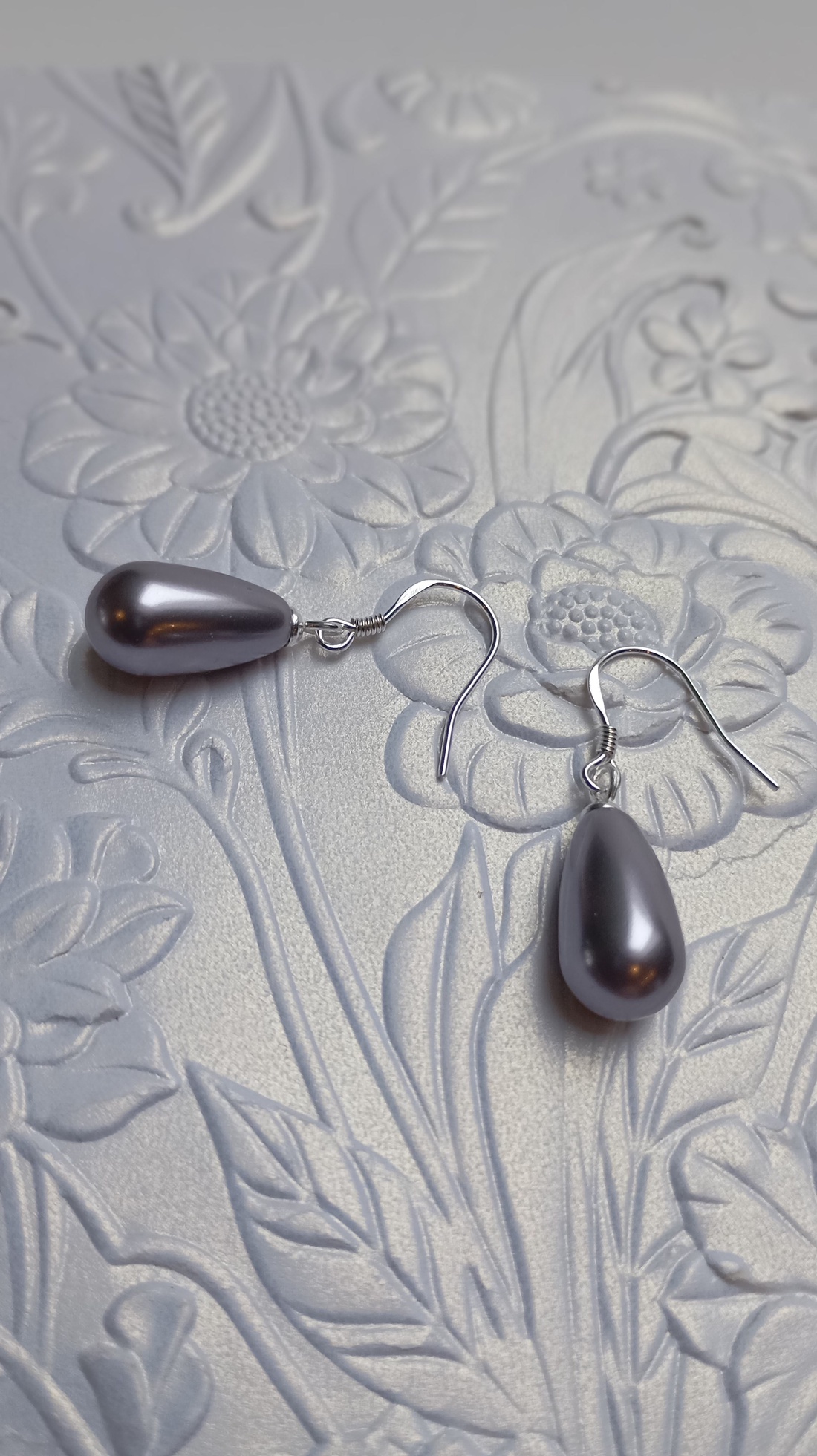 Cercei din argint 925 cu perla gri Swarovski 10x8mm - bijuterii - cercei - cercei din argint - Artynos.ro