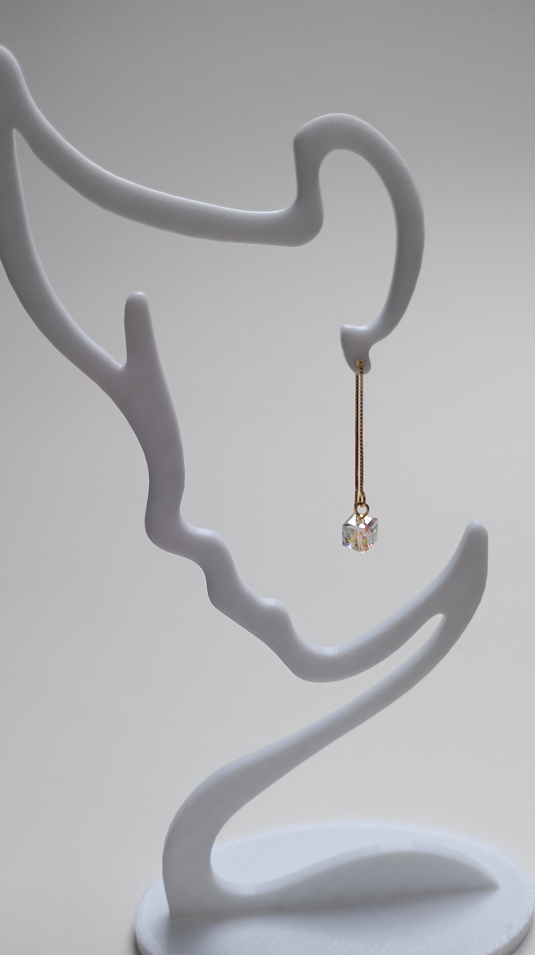 Cercei cu lant din argint aurit si cristal Swarovski Cube 8mm - bijuterii - cercei - cercei din argint - Artynos.ro
