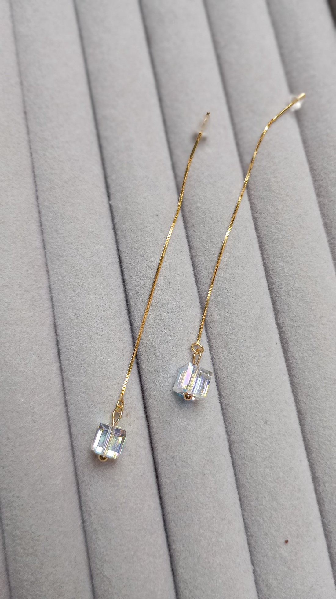 Cercei cu lant din argint aurit si cristal Swarovski Cube 8mm - bijuterii - cercei - cercei din argint - Artynos.ro