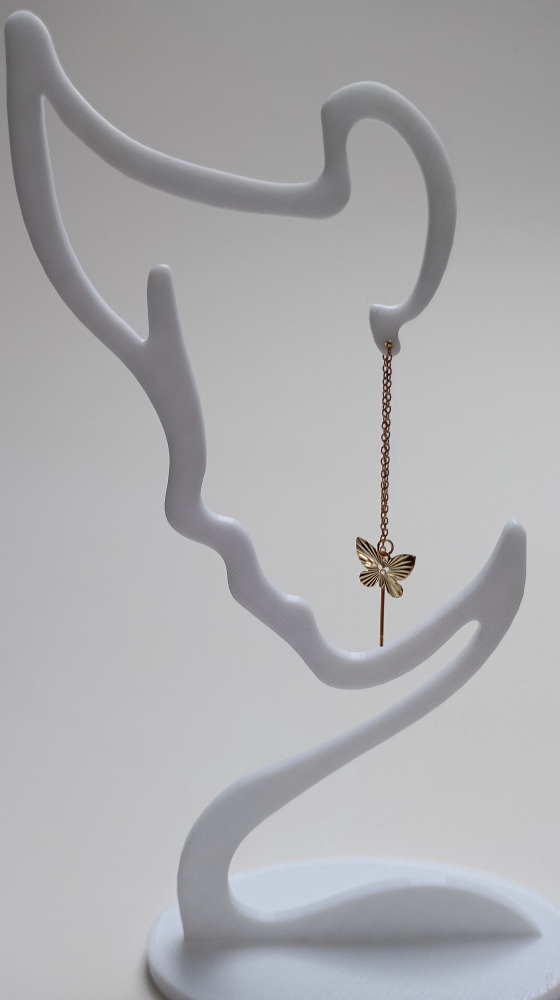 Cercei lungi aurii 11 cm cu Fluturas placat cu aur 18K - bijuterii - cercei - cercei cu figurine - Artynos.ro