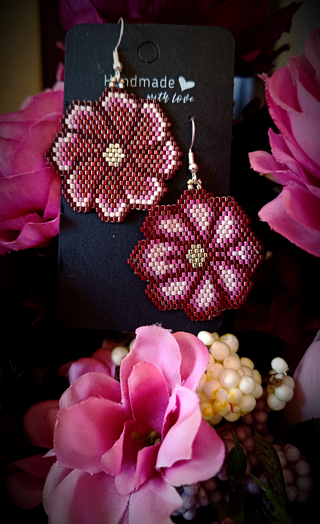 Cercei Burgundy Floral Broderie Mărgele Myiuki - bijuterii - cercei - cercei agățați - Artynos.ro Cercei Burgundy Floral Broderie Mărgele Myiuki - bijuterii - cercei - cercei agățați - Artynos.ro