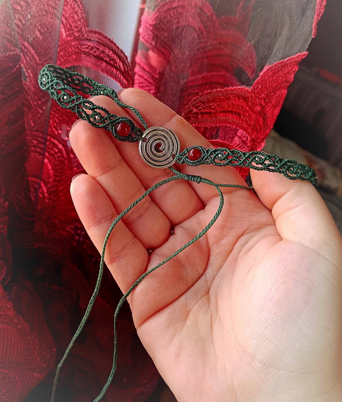 Colier choker macrame cu Zamac și Granat - bijuterii - coliere - coliere fără pandative - Artynos.ro Colier choker macrame cu Zamac și Granat - bijuterii - coliere - coliere fără pandative - Artynos.ro