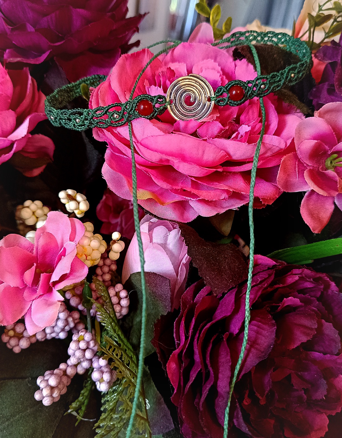 Colier choker macrame cu Zamac și Granat - bijuterii - coliere - coliere fără pandative - Artynos.ro Colier choker macrame cu Zamac și Granat - bijuterii - coliere - coliere fără pandative - Artynos.ro