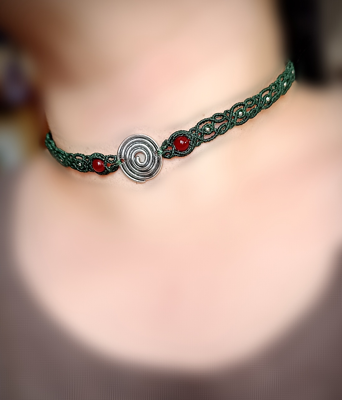 Colier choker macrame cu Zamac și Granat - bijuterii - coliere - coliere fără pandative - Artynos.ro Colier choker macrame cu Zamac și Granat - bijuterii - coliere - coliere fără pandative - Artynos.ro
