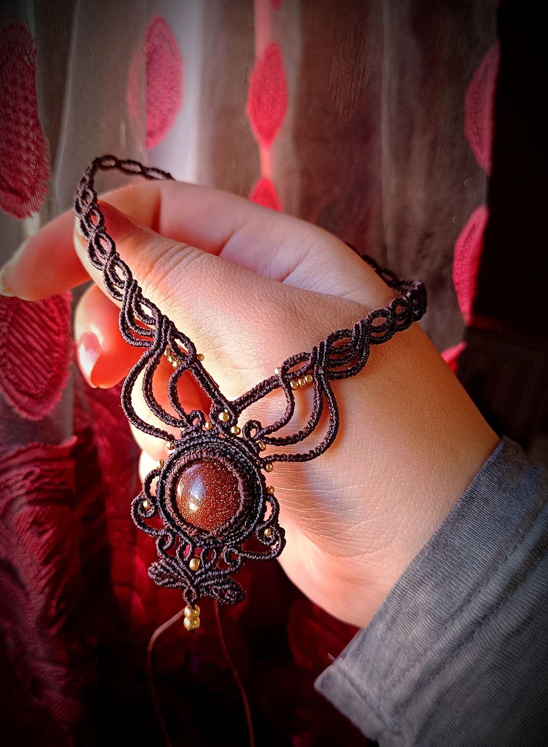 Colier micromacrame cu Piatra Soarelui și Biluțe - bijuterii - coliere - colier y - Artynos.ro Colier micromacrame cu Piatra Soarelui și Biluțe - bijuterii - coliere - colier y - Artynos.ro