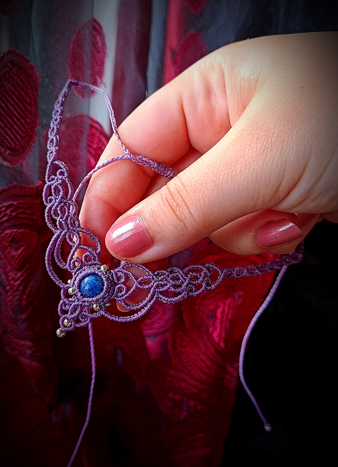 Colier mov delicat micromacrame cu Lapis Lazuli - bijuterii - coliere - colier y - Artynos.ro Colier mov delicat micromacrame cu Lapis Lazuli - bijuterii - coliere - colier y - Artynos.ro