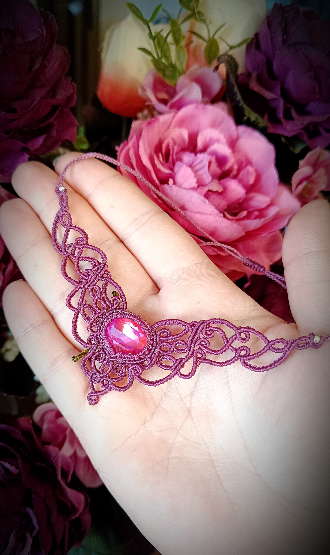 Colier delicat magenta micromacrame cu cristal Preciosa - bijuterii - coliere - colier y - Artynos.ro Colier delicat magenta micromacrame cu cristal Preciosa - bijuterii - coliere - colier y - Artynos.ro