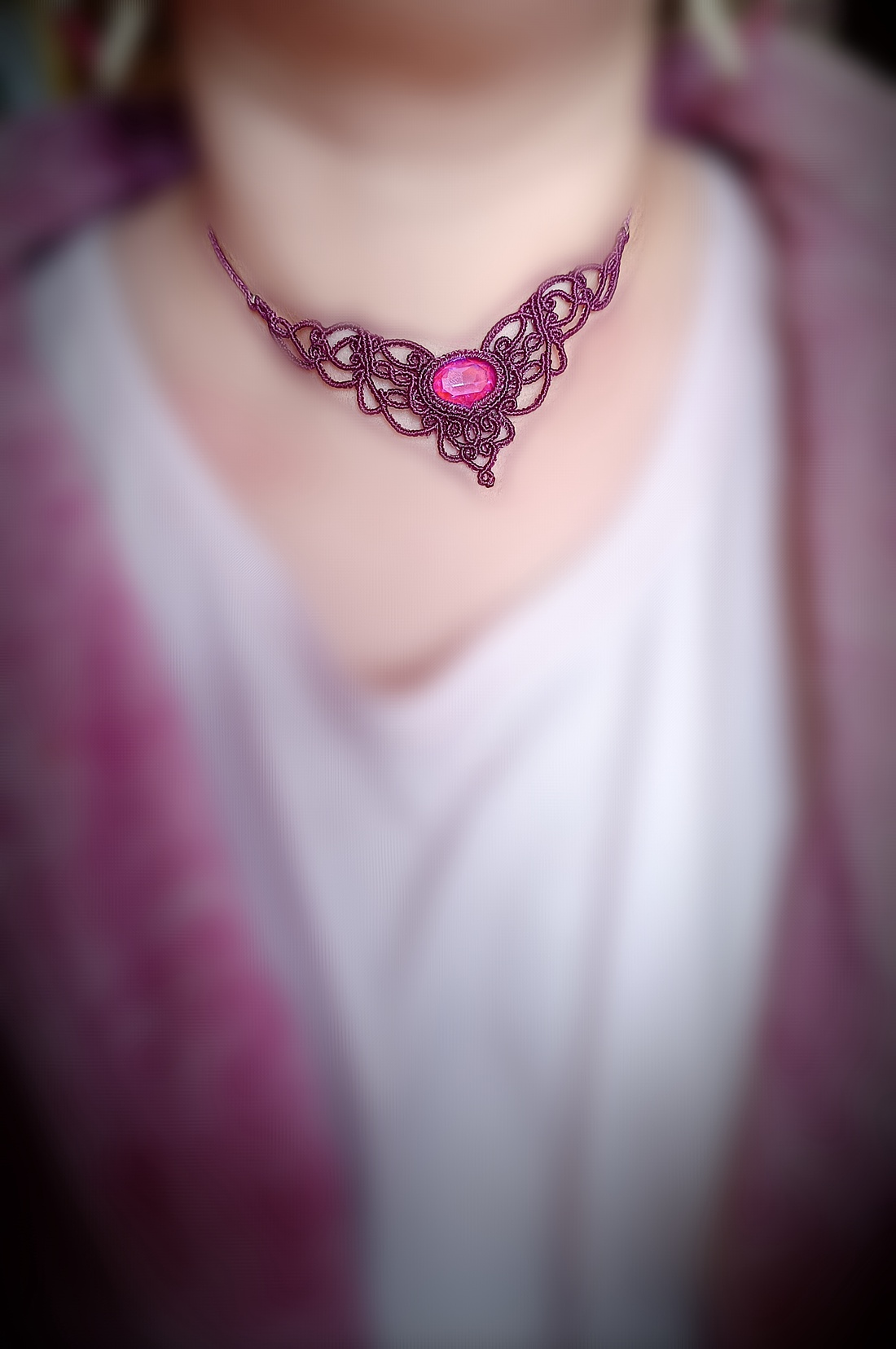 Colier delicat magenta micromacrame cu cristal Preciosa - bijuterii - coliere - colier y - Artynos.ro Colier delicat magenta micromacrame cu cristal Preciosa - bijuterii - coliere - colier y - Artynos.ro