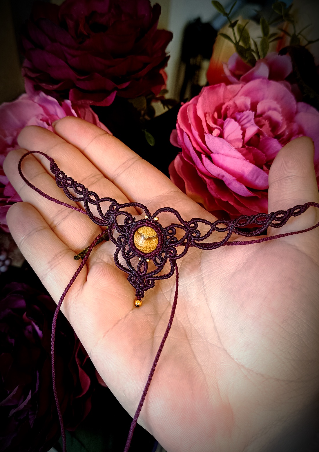 Colier burgundy delicat micromacrame cu piatra Jasp - bijuterii - coliere - colier y - Artynos.ro Colier burgundy delicat micromacrame cu piatra Jasp - bijuterii - coliere - colier y - Artynos.ro