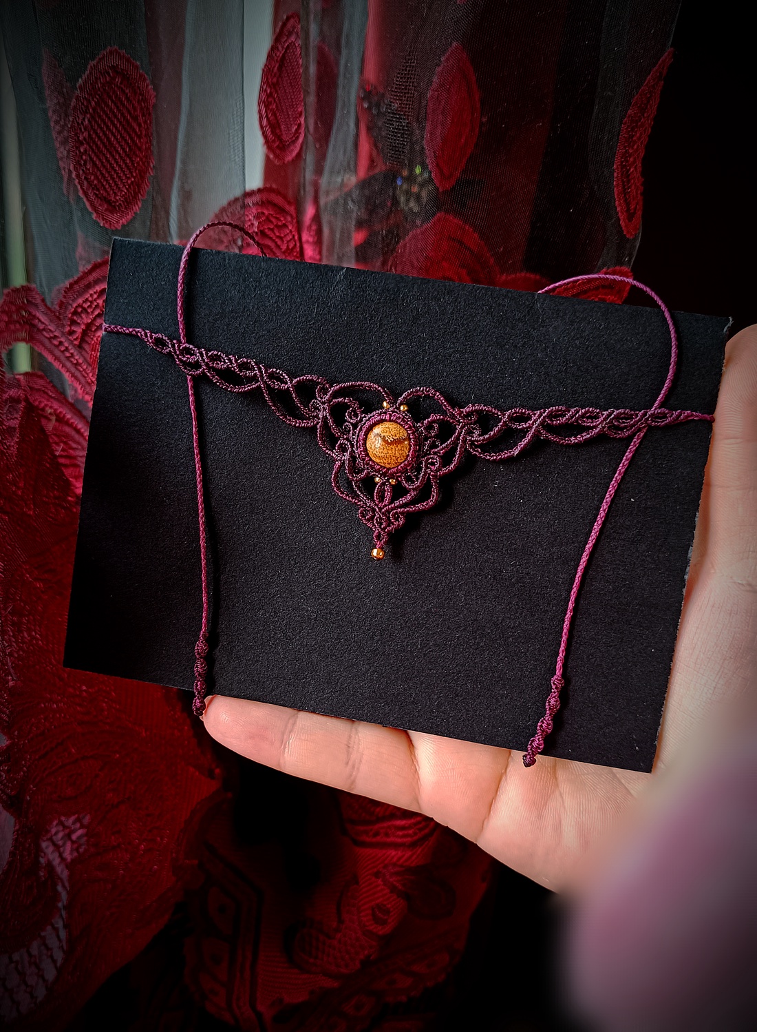 Colier burgundy delicat micromacrame cu piatra Jasp - bijuterii - coliere - colier y - Artynos.ro Colier burgundy delicat micromacrame cu piatra Jasp - bijuterii - coliere - colier y - Artynos.ro