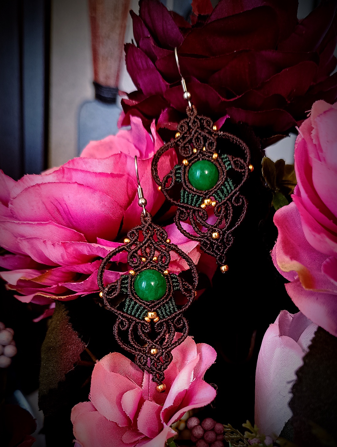 Cercei micromacrame cu piatra semiprețioasa Jad și biluțe Myiuki - bijuterii - cercei - cercei candelabru - Artynos.ro Cercei micromacrame cu piatra semiprețioasa Jad și biluțe Myiuki - bijuterii - cercei - cercei candelabru - Artynos.ro
