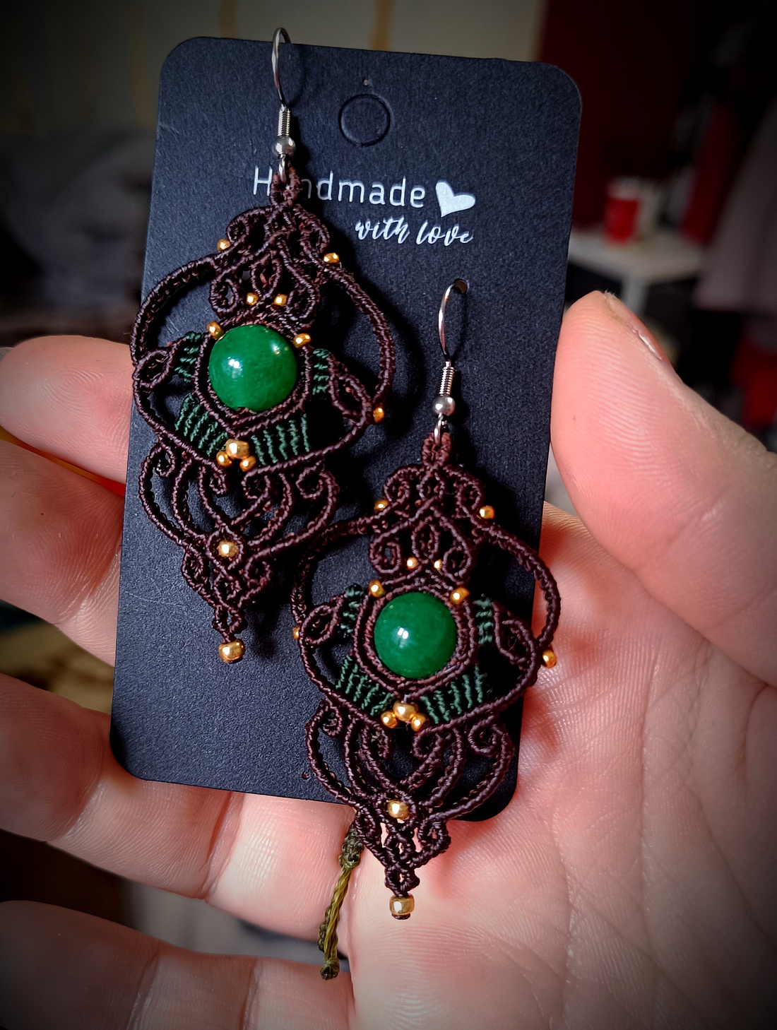 Cercei micromacrame cu piatra semiprețioasa Jad și biluțe Myiuki - bijuterii - cercei - cercei candelabru - Artynos.ro Cercei micromacrame cu piatra semiprețioasa Jad și biluțe Myiuki - bijuterii - cercei - cercei candelabru - Artynos.ro