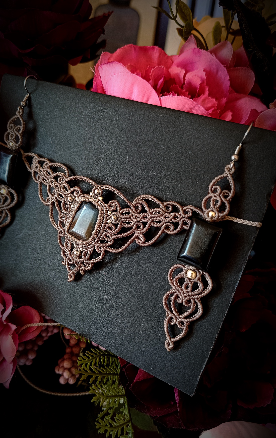 Set bijuterii elegant micromacrame cu cristal Onix - bijuterii - seturi de bijuterii - Artynos.ro Set bijuterii elegant micromacrame cu cristal Onix - bijuterii - seturi de bijuterii - Artynos.ro