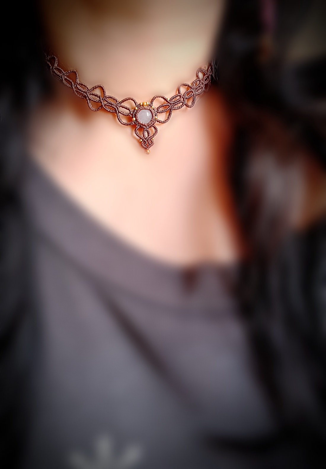 Colier delicat micromacrame cu Cuart Roz - bijuterii - coliere - colier y - Artynos.ro Colier delicat micromacrame cu Cuart Roz - bijuterii - coliere - colier y - Artynos.ro