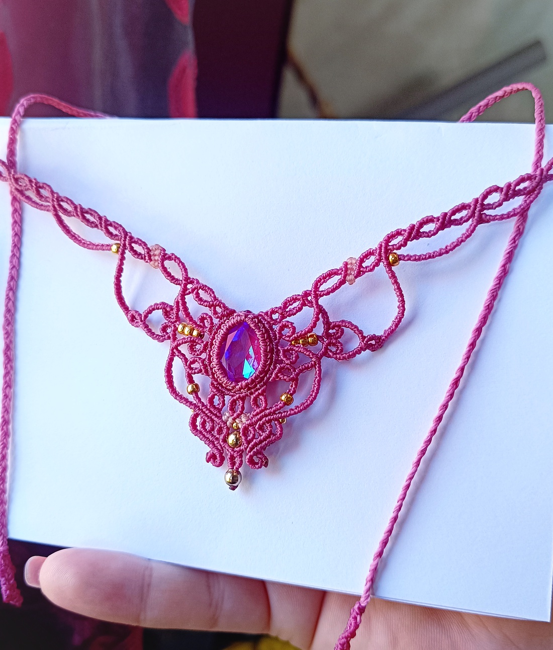 Colier Roz Micromacrame cu cristal Swarovski - bijuterii - coliere - colier y - Artynos.ro Colier Roz Micromacrame cu cristal Swarovski - bijuterii - coliere - colier y - Artynos.ro