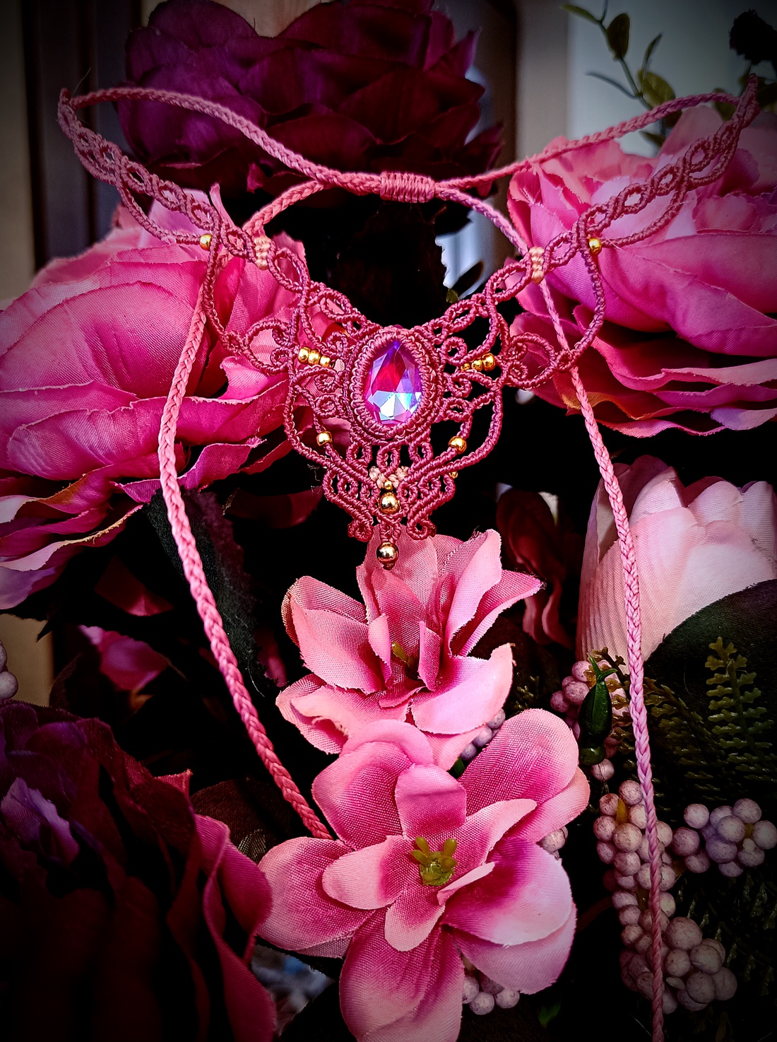 Colier Roz Micromacrame cu cristal Swarovski - bijuterii - coliere - colier y - Artynos.ro Colier Roz Micromacrame cu cristal Swarovski - bijuterii - coliere - colier y - Artynos.ro