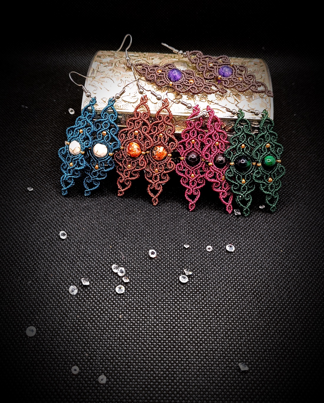 Cercei macrame cu cristal natural - bijuterii - cercei - cercei agățați - Artynos.ro Cercei macrame cu cristal natural - bijuterii - cercei - cercei agățați - Artynos.ro