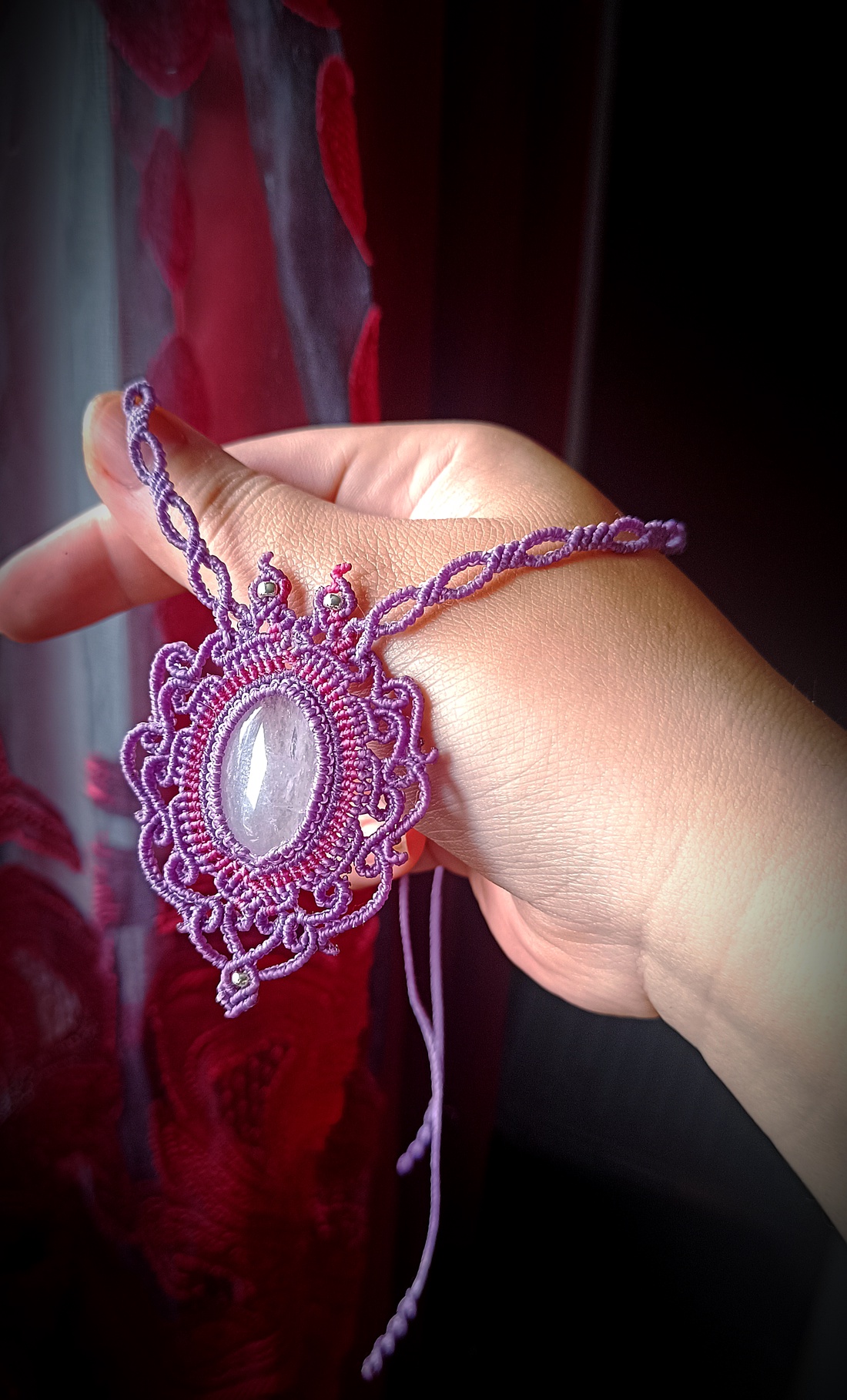 Colier macrame amuleta cu Cuart - bijuterii - coliere - colier y - Artynos.ro Colier macrame amuleta cu Cuart - bijuterii - coliere - colier y - Artynos.ro