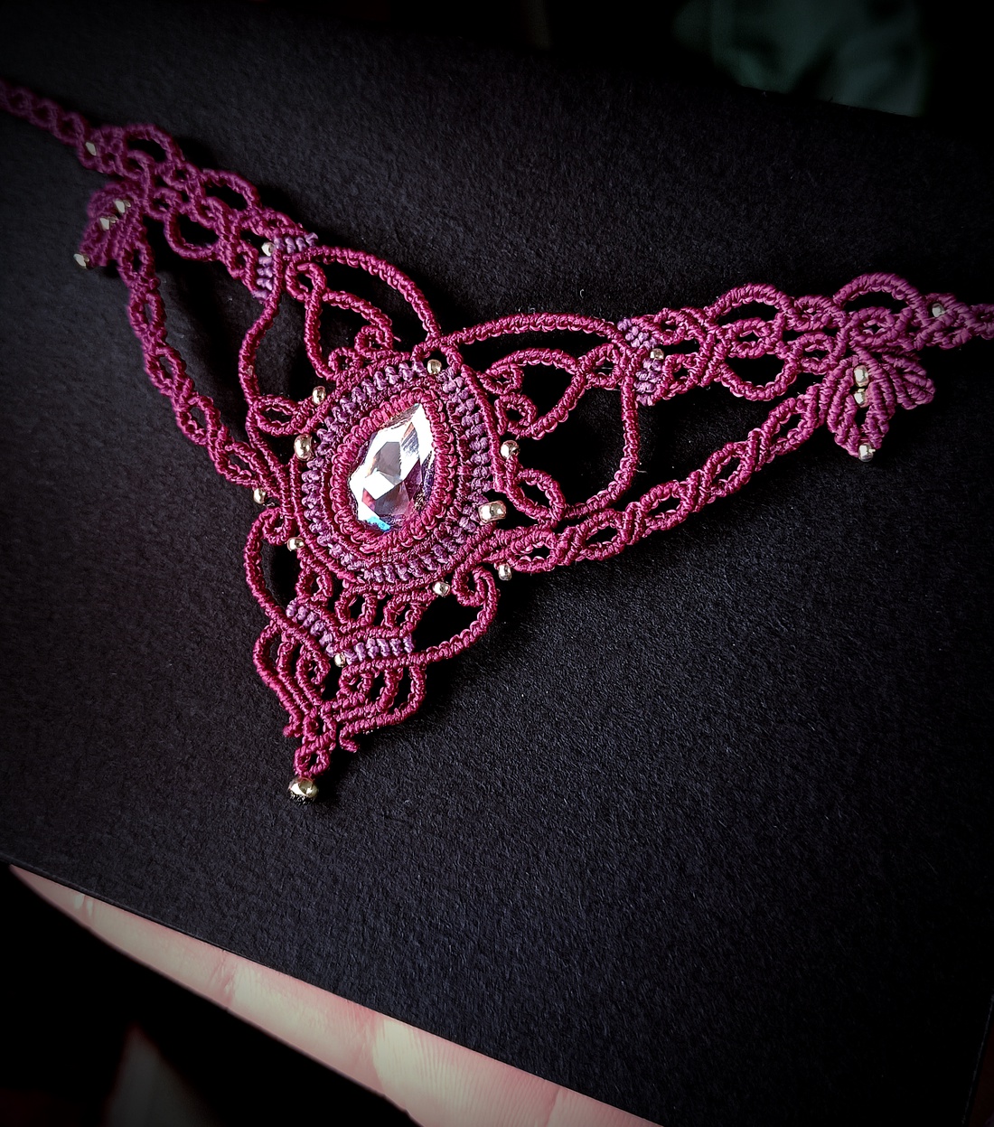 Colier violet elegant micromacrame - bijuterii - coliere - colier y - Artynos.ro Colier violet elegant micromacrame - bijuterii - coliere - colier y - Artynos.ro