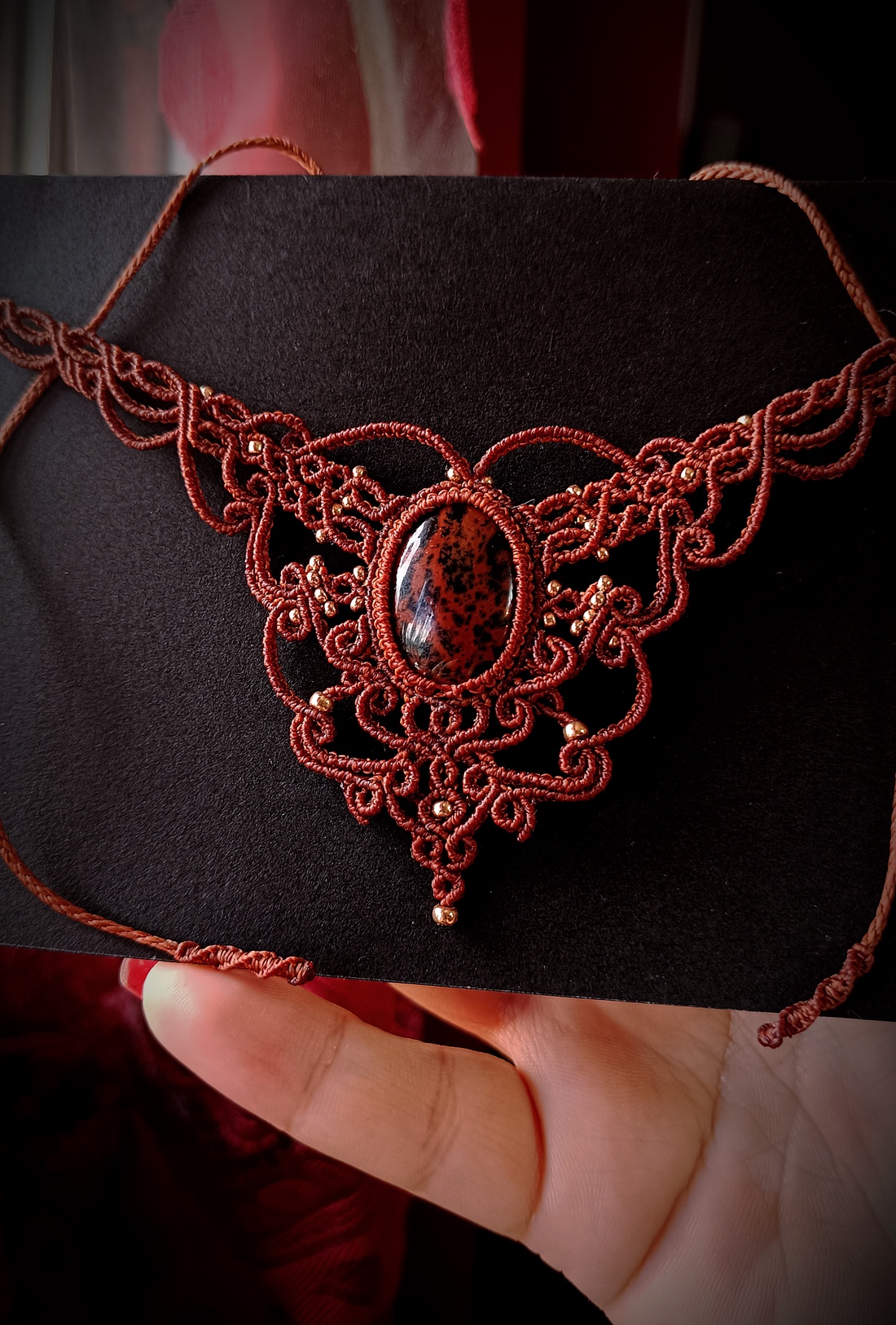 Colier maro macrame cristal obsidian - bijuterii - coliere - colier y - Artynos.ro Colier maro macrame cristal obsidian - bijuterii - coliere - colier y - Artynos.ro