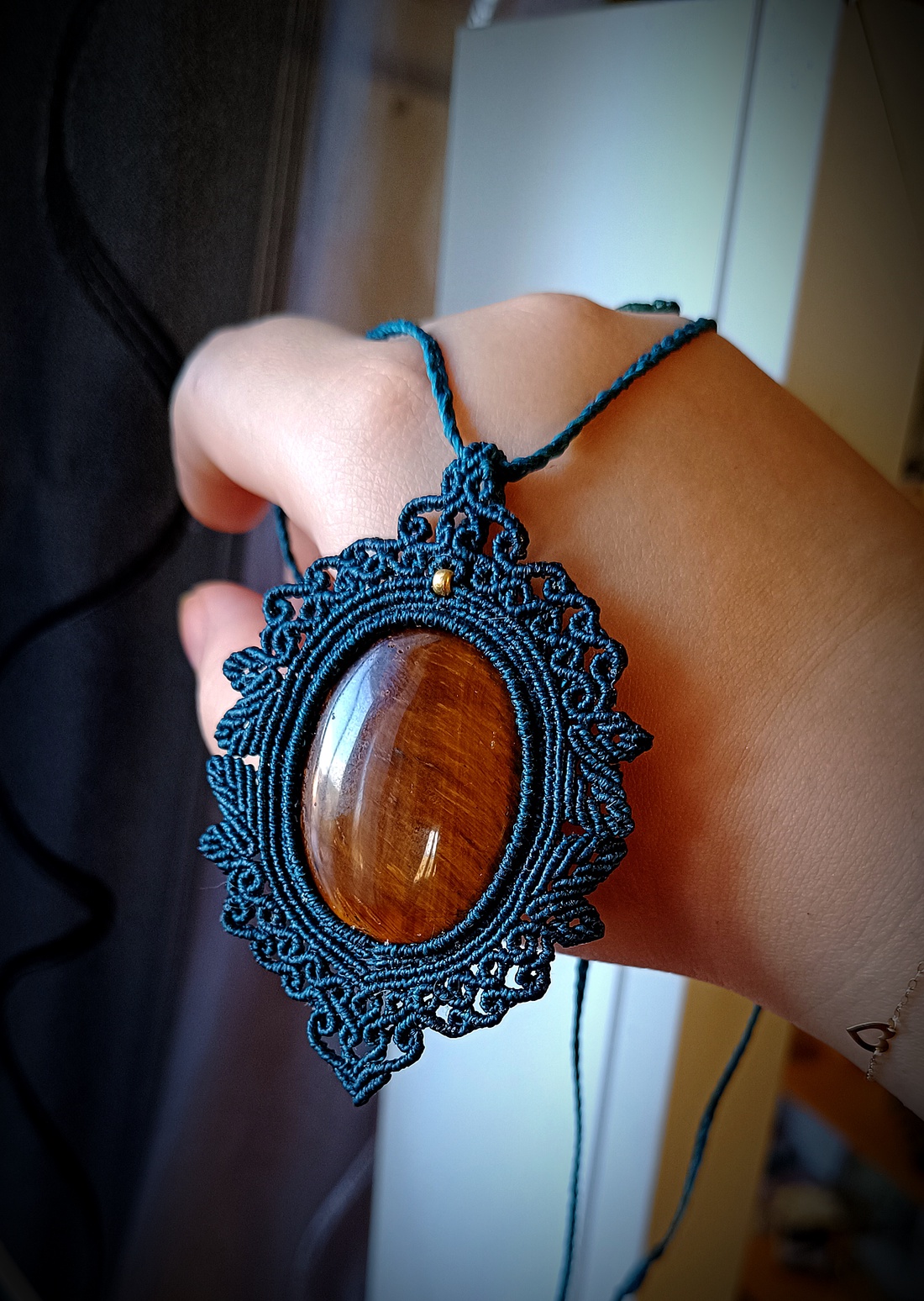 Pandantiv Talisman Micromacrame Ochi de tigru - bijuterii - coliere - coliere din pietre semiprețioase - Artynos.ro Pandantiv Talisman Micromacrame Ochi de tigru - bijuterii - coliere - coliere din pietre semiprețioase - Artynos.ro