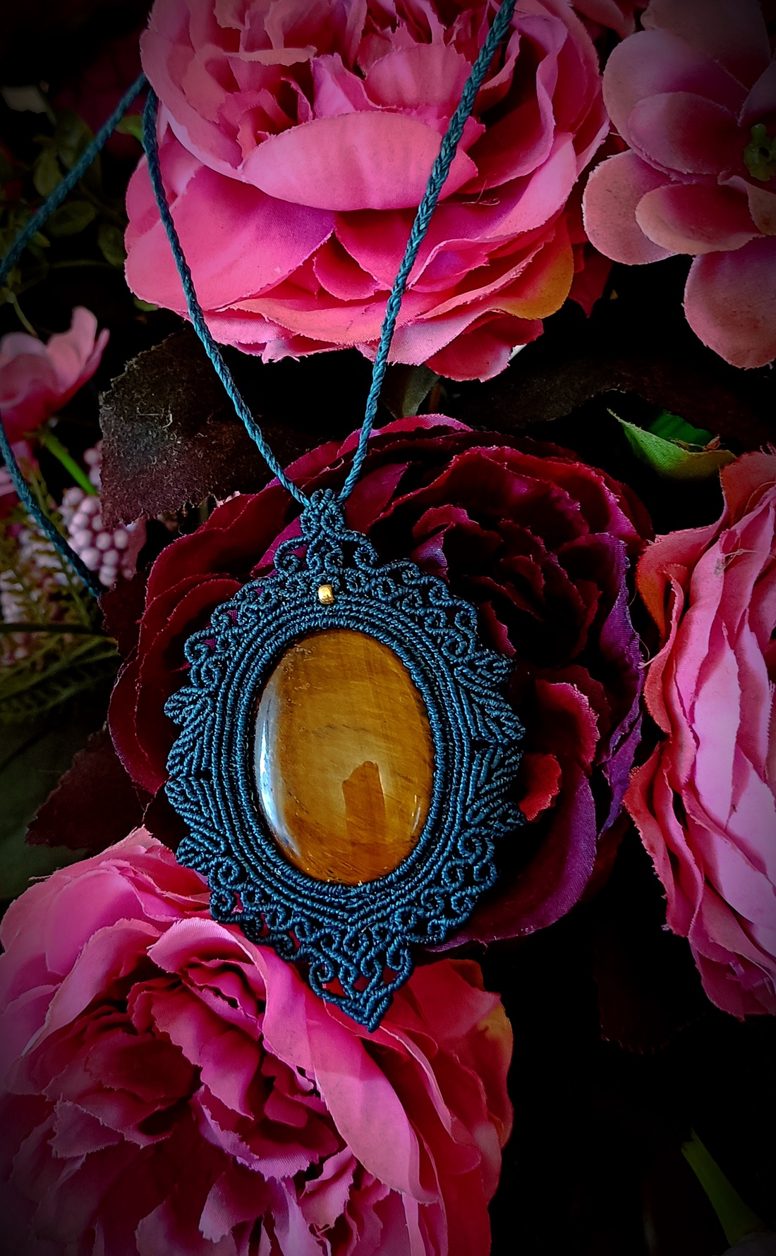 Pandantiv Talisman Micromacrame Ochi de tigru - bijuterii - coliere - coliere din pietre semiprețioase - Artynos.ro Pandantiv Talisman Micromacrame Ochi de tigru - bijuterii - coliere - coliere din pietre semiprețioase - Artynos.ro