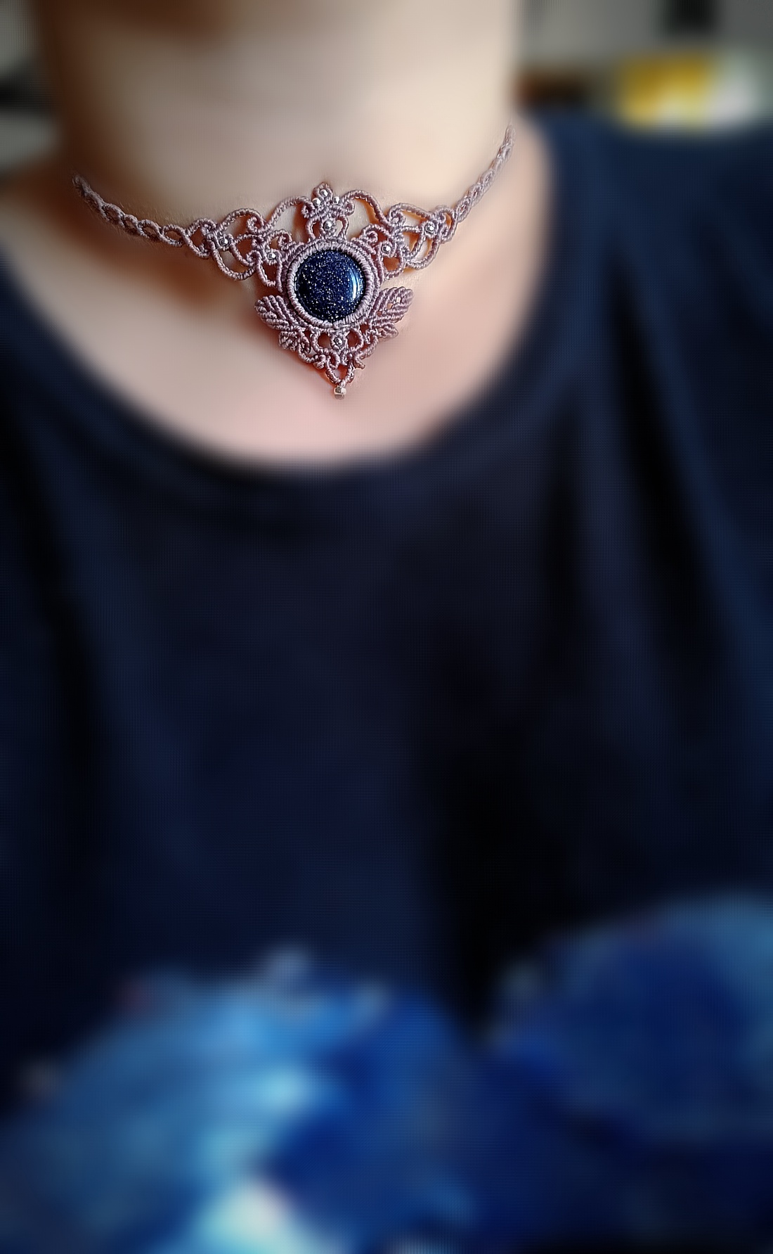 Colier frunze micromacrame cu piatra soarelui  - bijuterii - coliere - chockere - Artynos.ro Colier frunze micromacrame cu piatra soarelui  - bijuterii - coliere - chockere - Artynos.ro